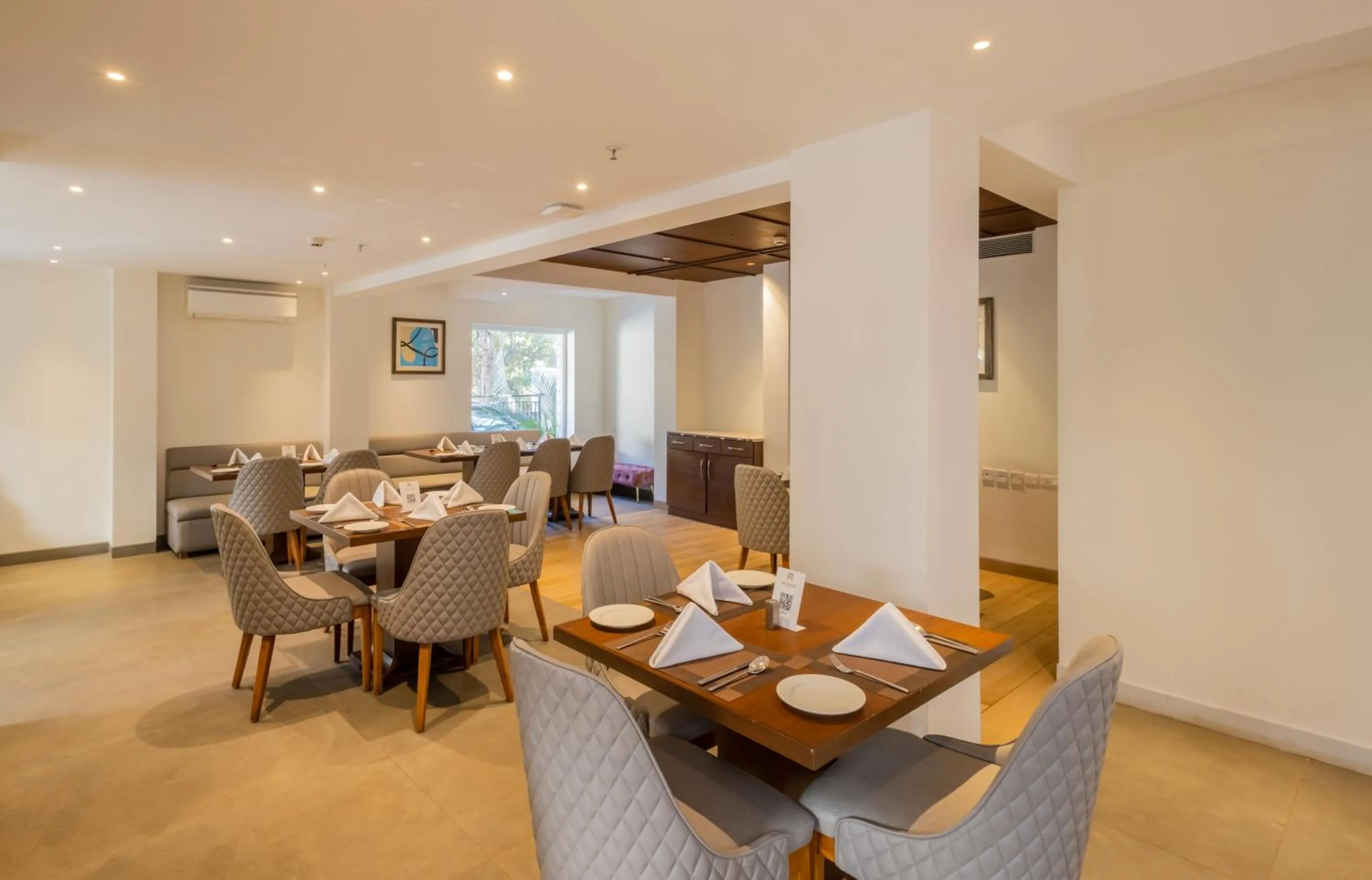 Restaurant/places to eat in Artistry Suites