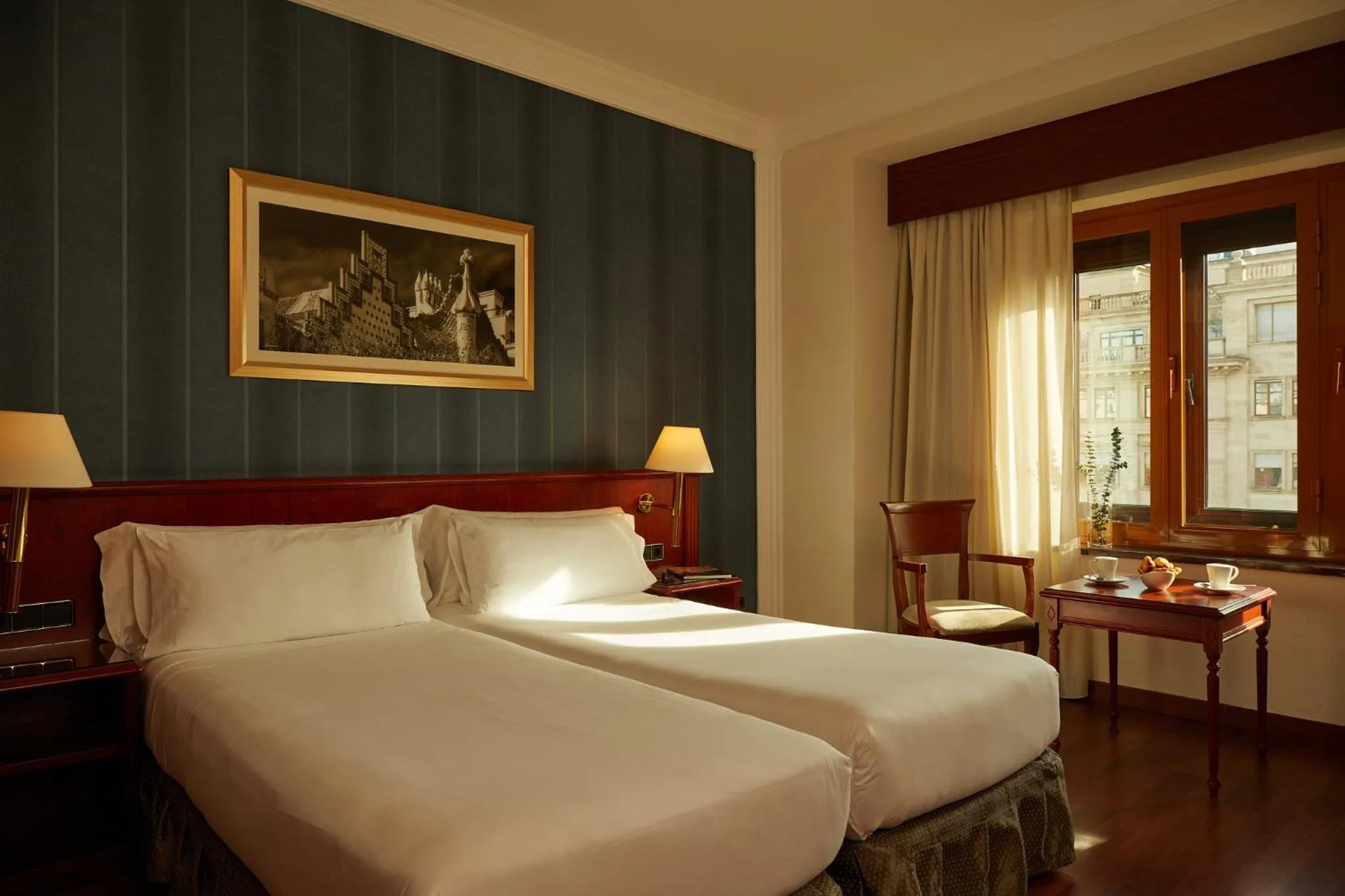 Bed in El Avenida Palace