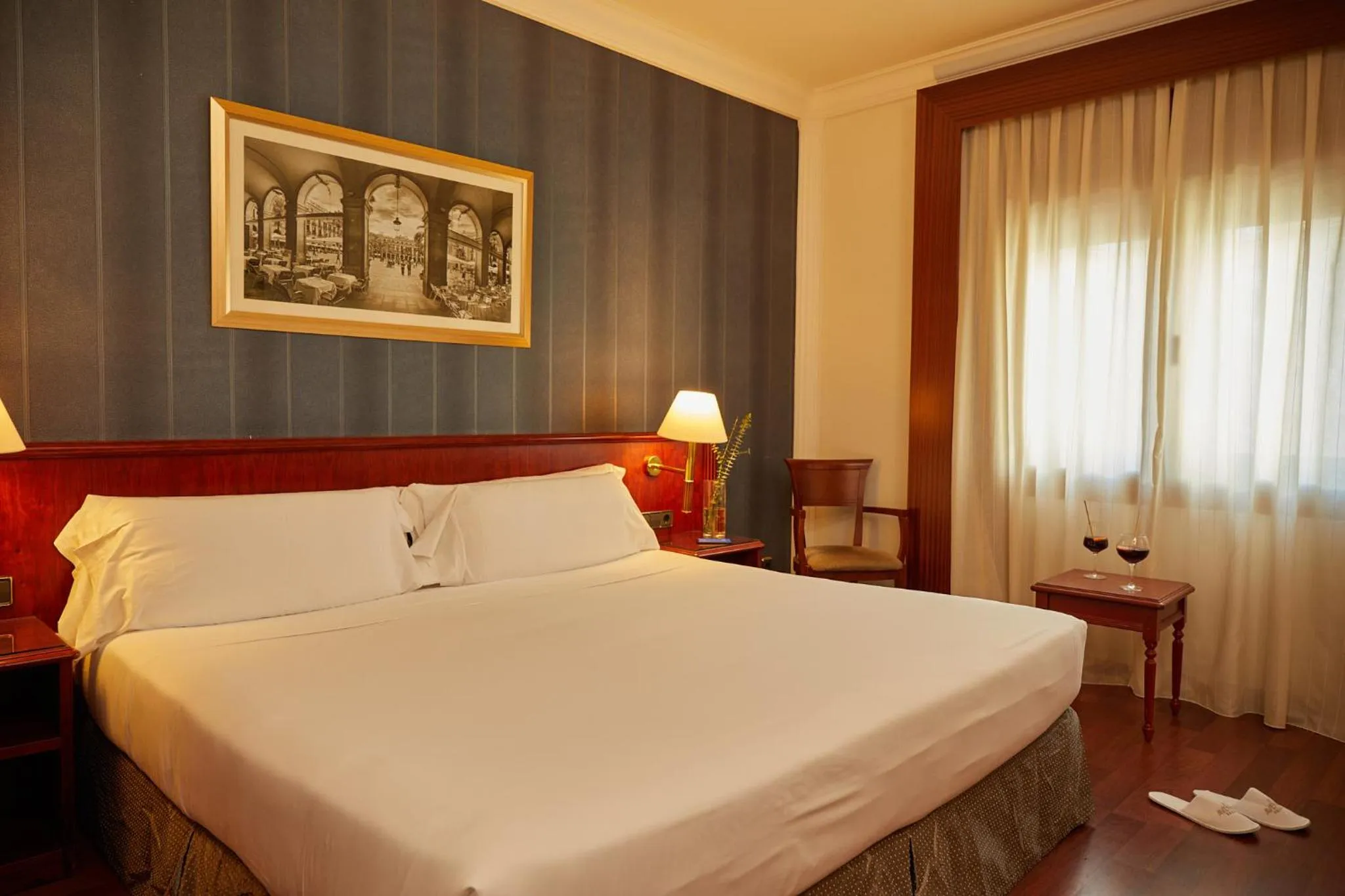 Bed in El Avenida Palace