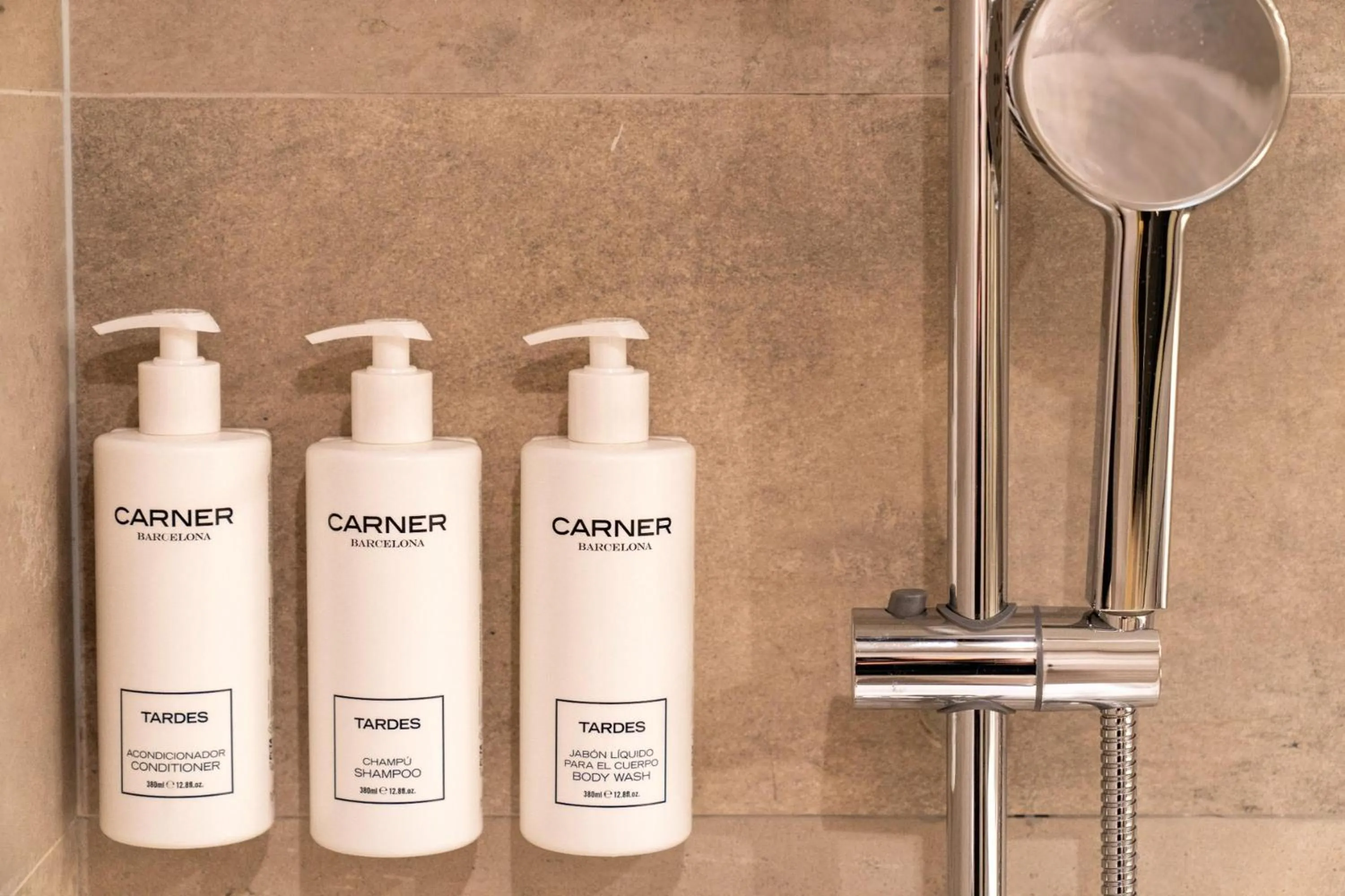 Bathroom in El Avenida Palace