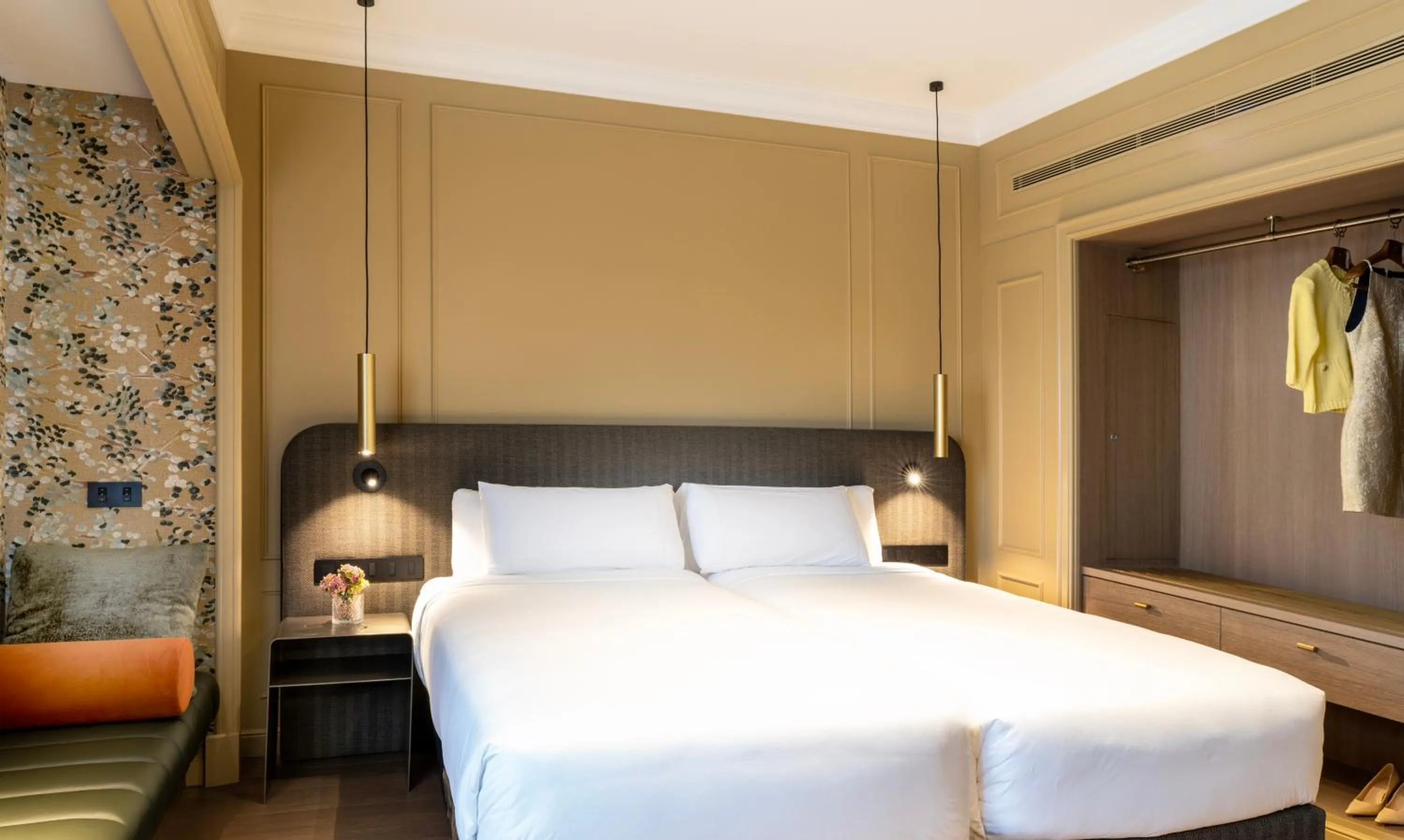 Bed in El Avenida Palace