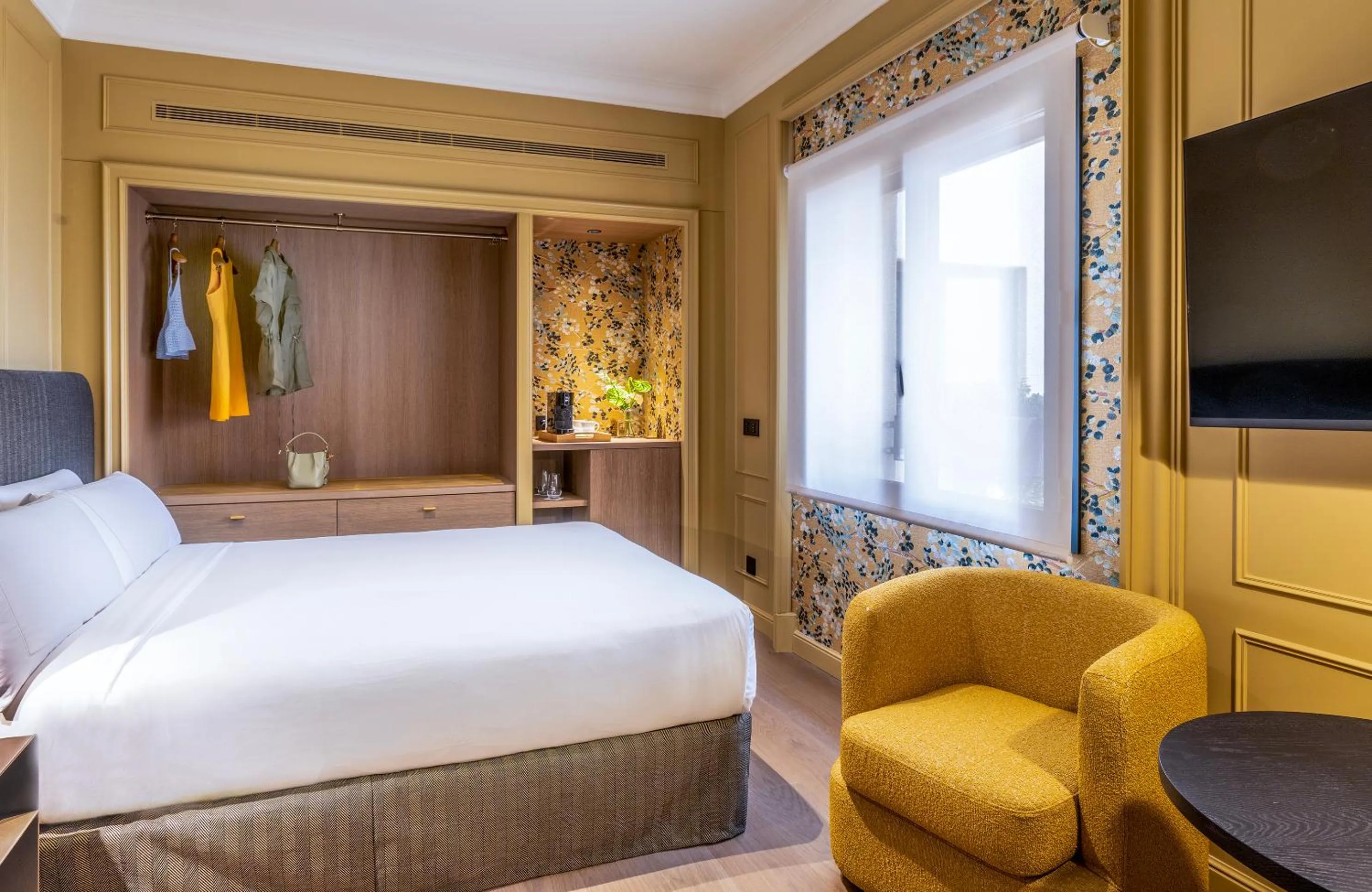 Bed in El Avenida Palace