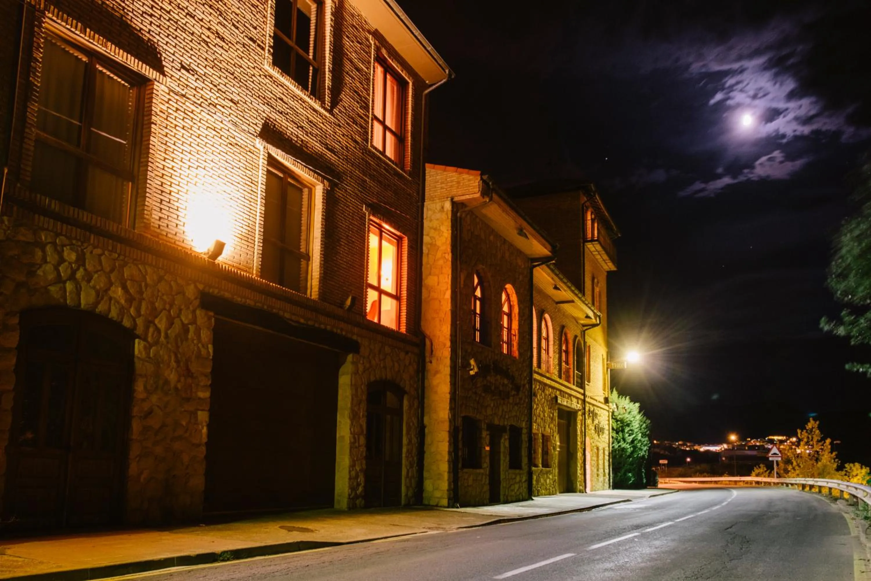 Facade/entrance in Hotel Vinícola Real-200 Monges