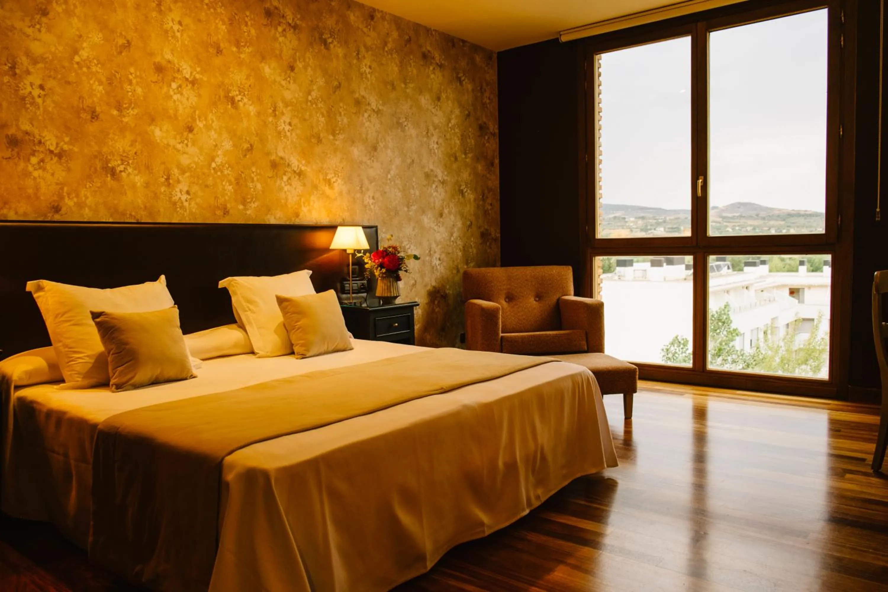 Photo of the whole room, Bed in Hotel Vinícola Real-200 Monges