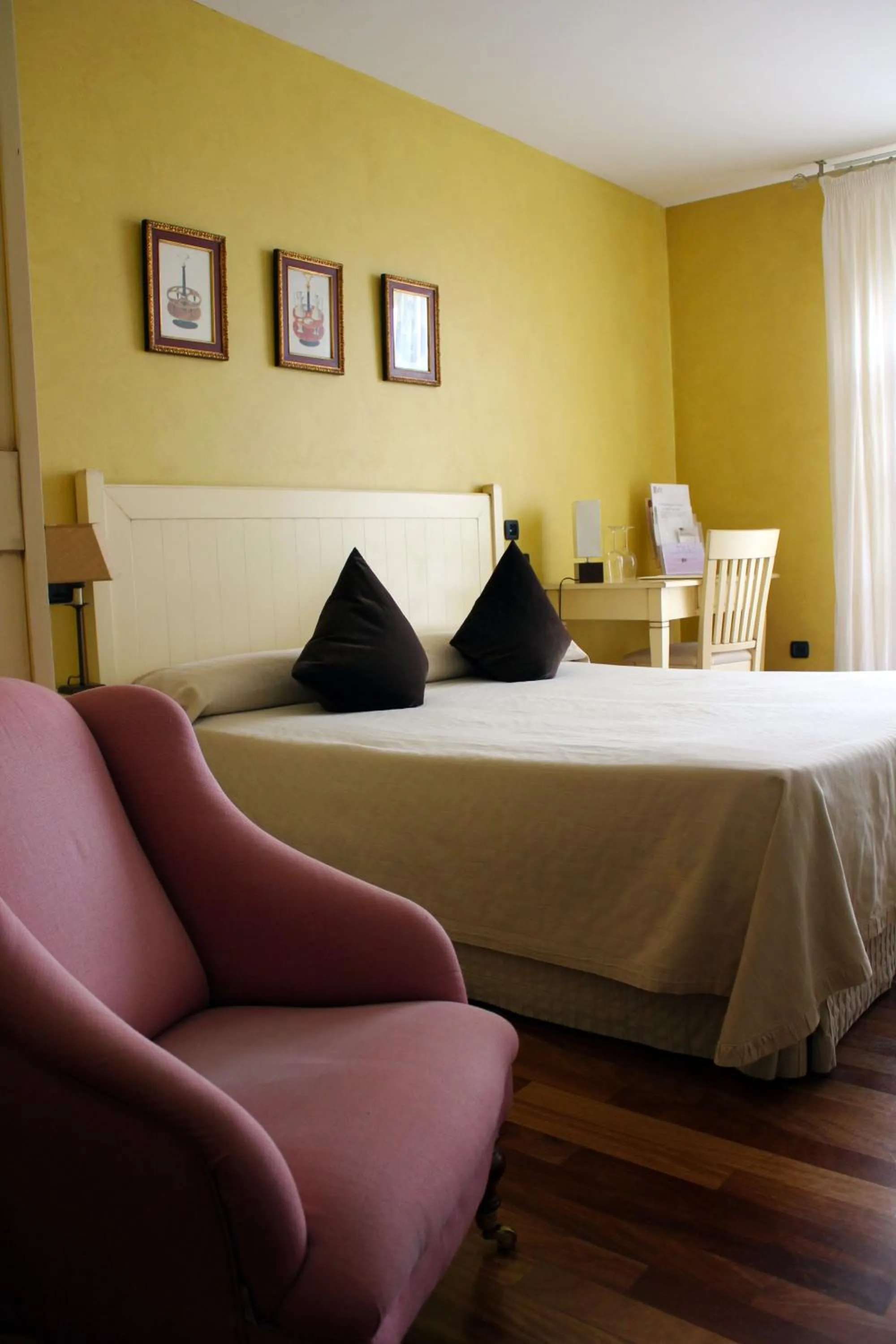 Photo of the whole room, Bed in Hotel Vinícola Real-200 Monges