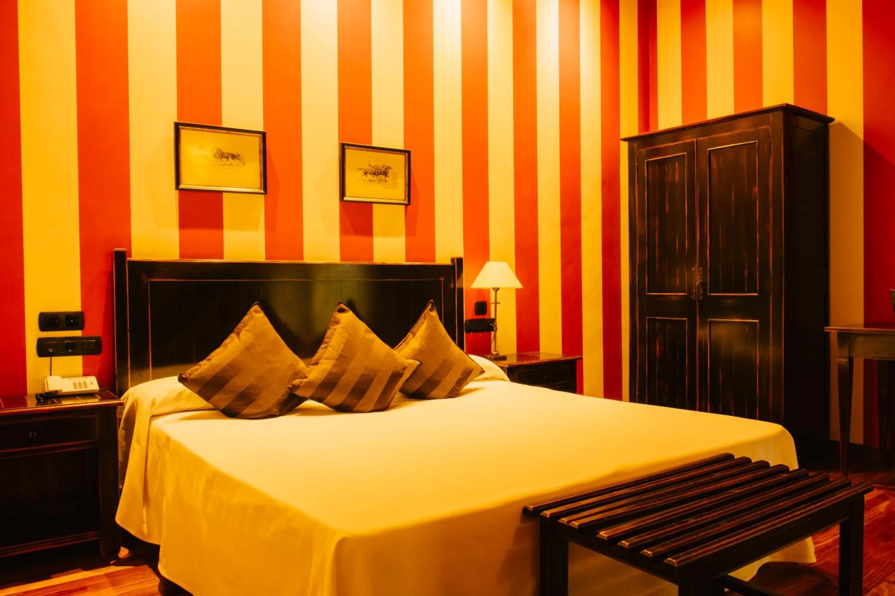 Photo of the whole room, Bed in Hotel Vinícola Real-200 Monges