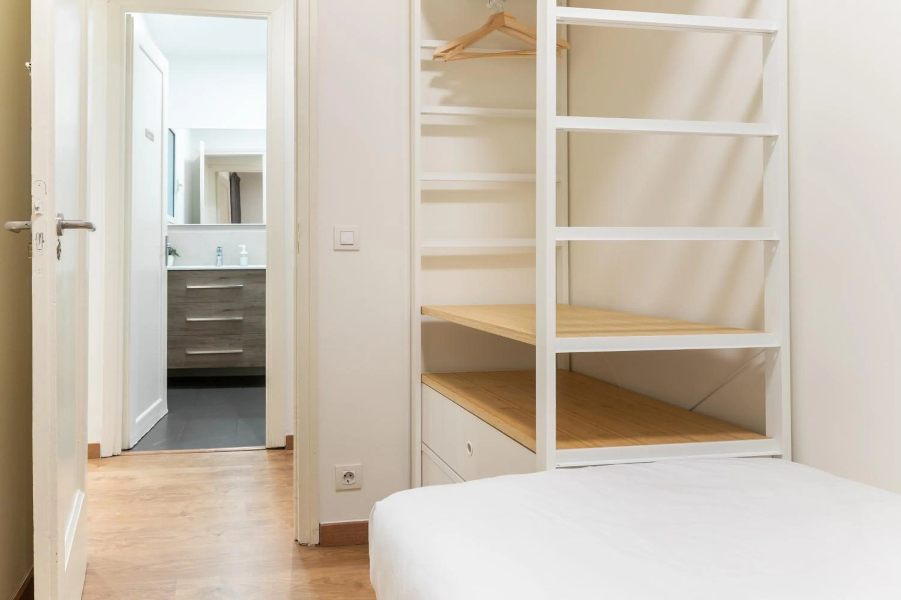 Bed in Atica Apartments - by Weflating