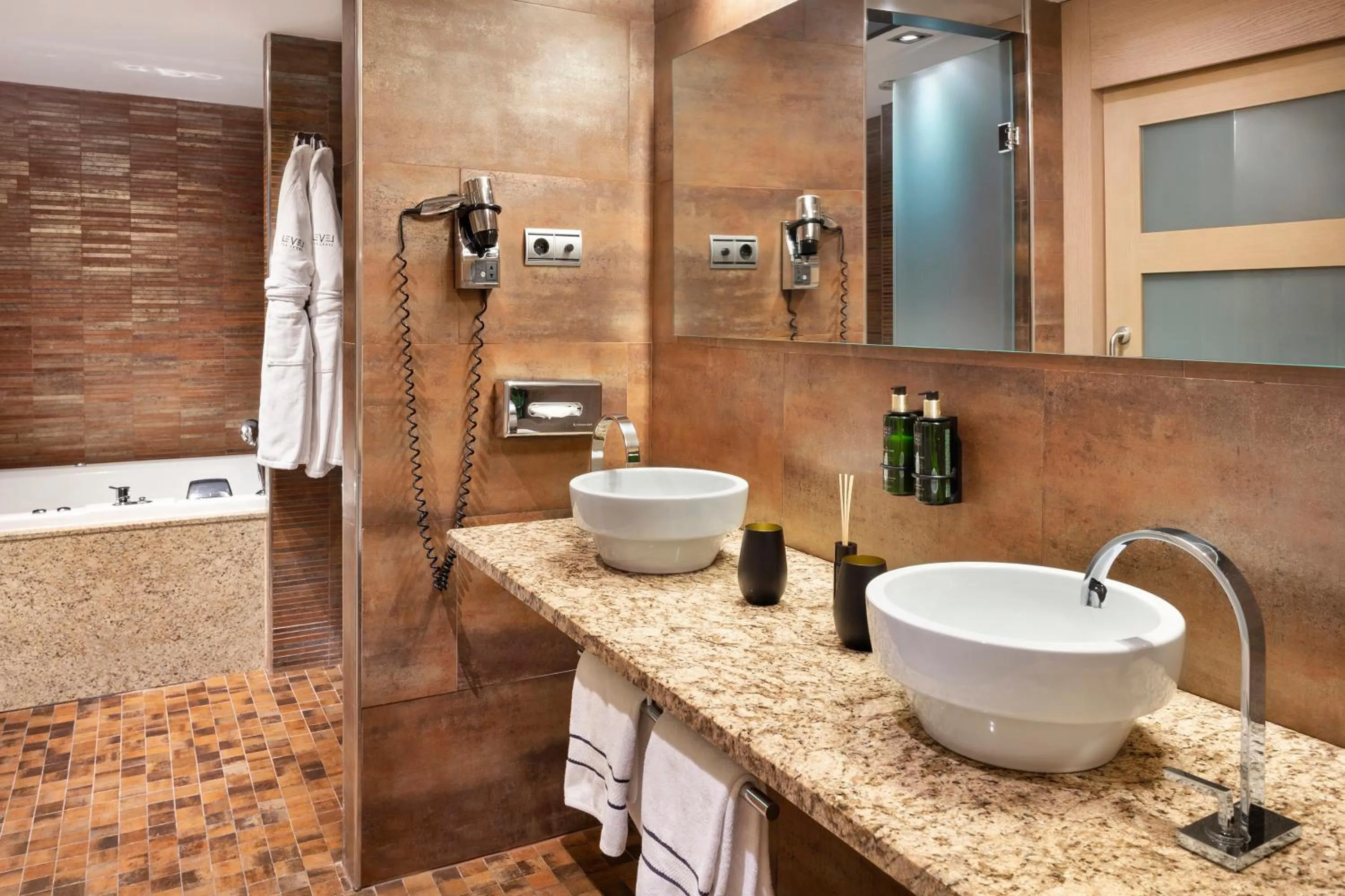 Shower in Melia Madrid Princesa