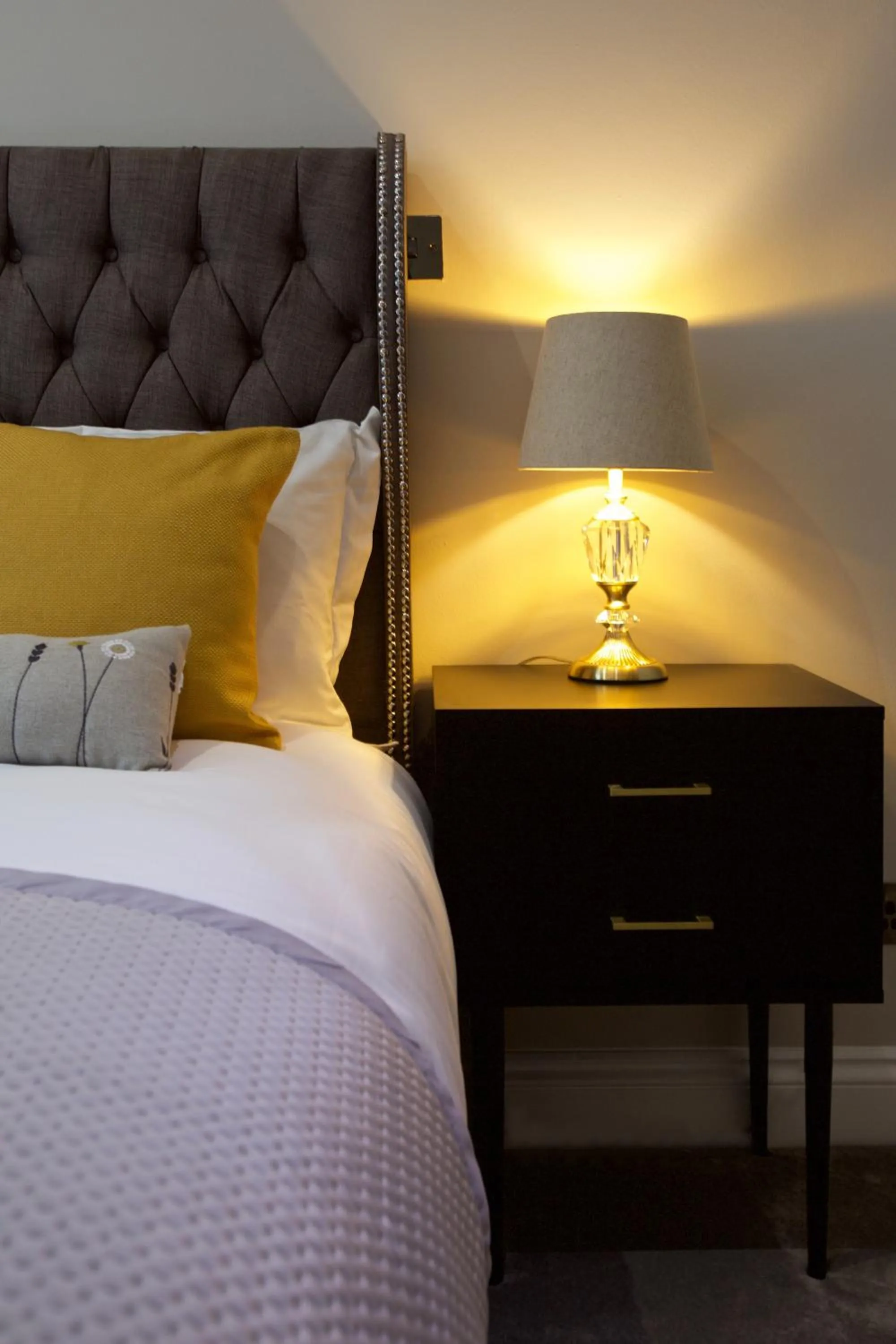 Bedroom, Bed in Avari Apartments - Winchester Collection