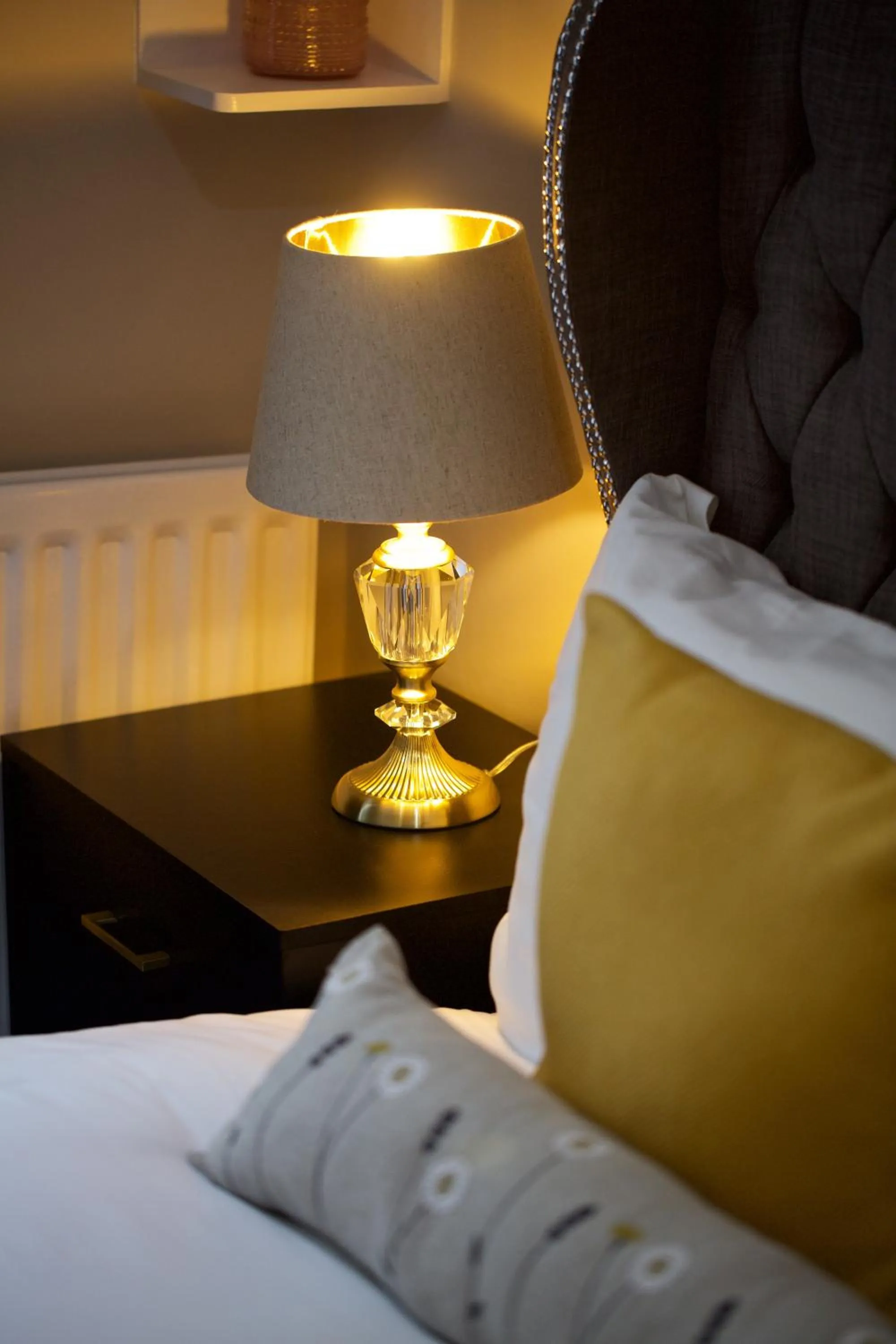 Bedroom, Bed in Avari Apartments - Winchester Collection