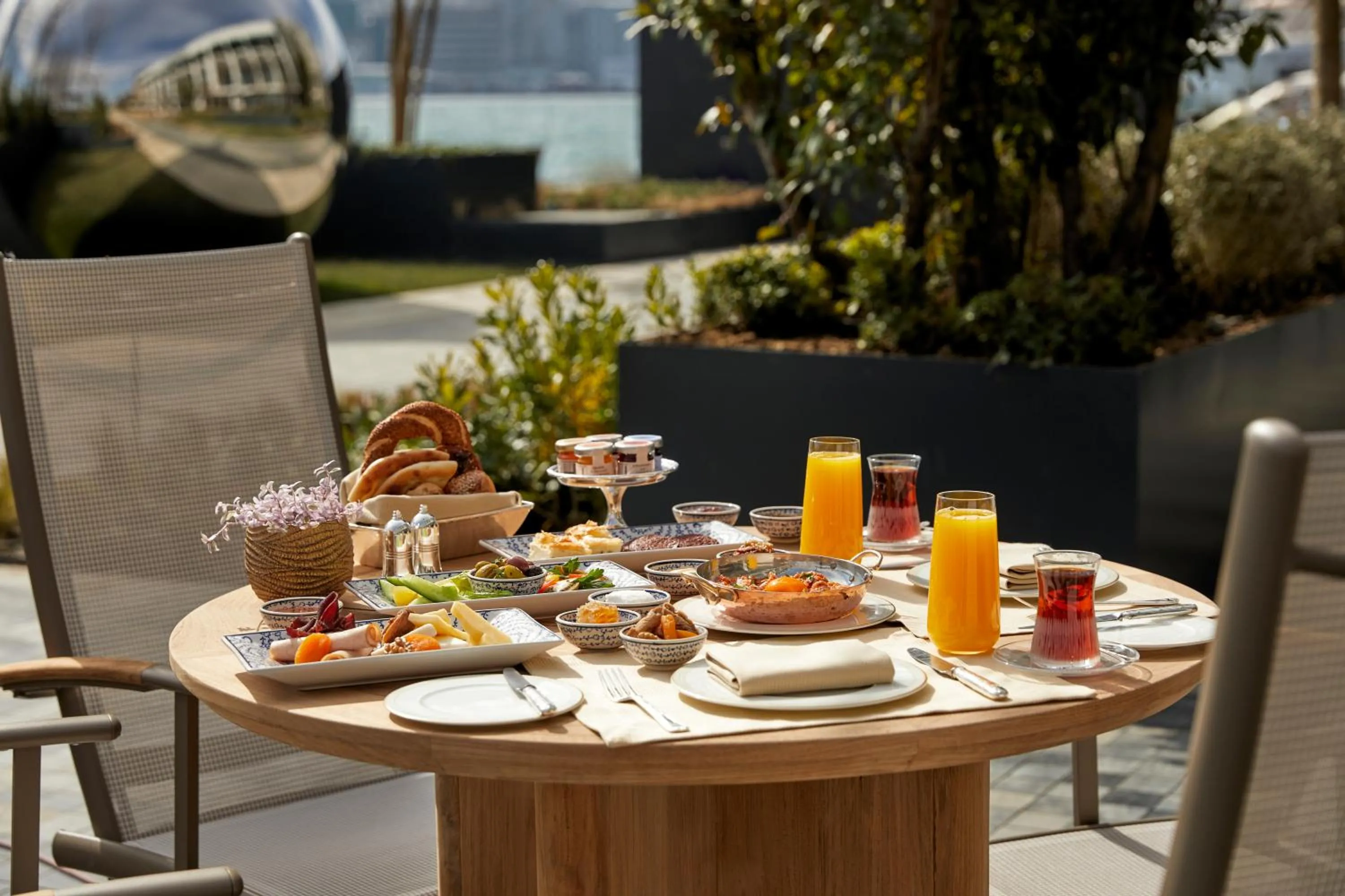 Restaurant/places to eat in The Peninsula Istanbul