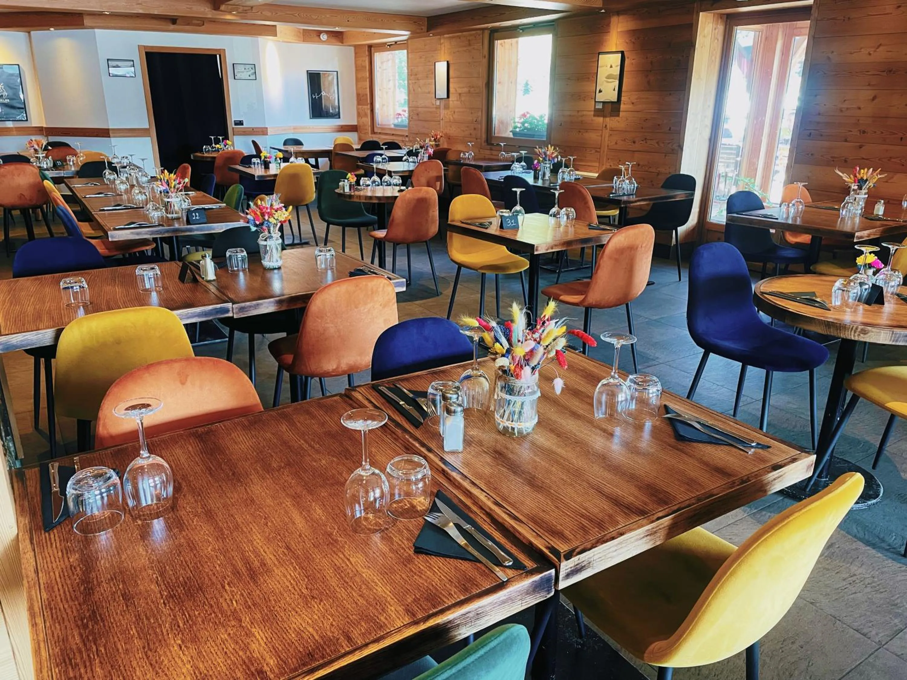 Restaurant/places to eat in Logis Chalet Hotel Vaccapark