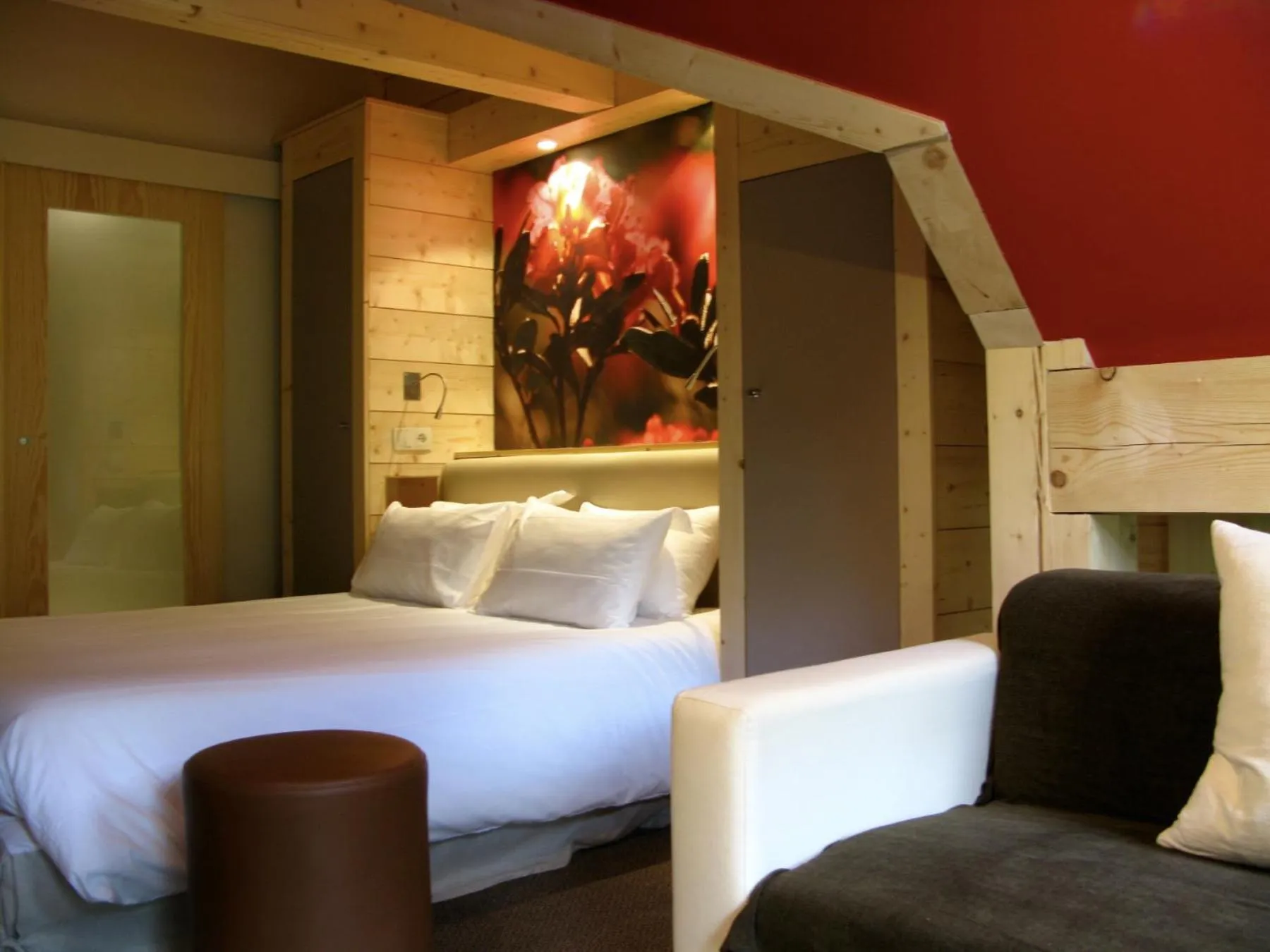 Bed in Logis Chalet Hotel Vaccapark