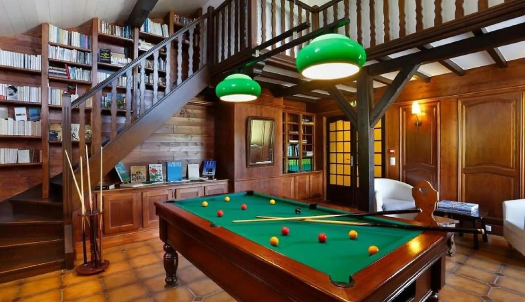 Billiard in Logis Chalet Hotel Vaccapark