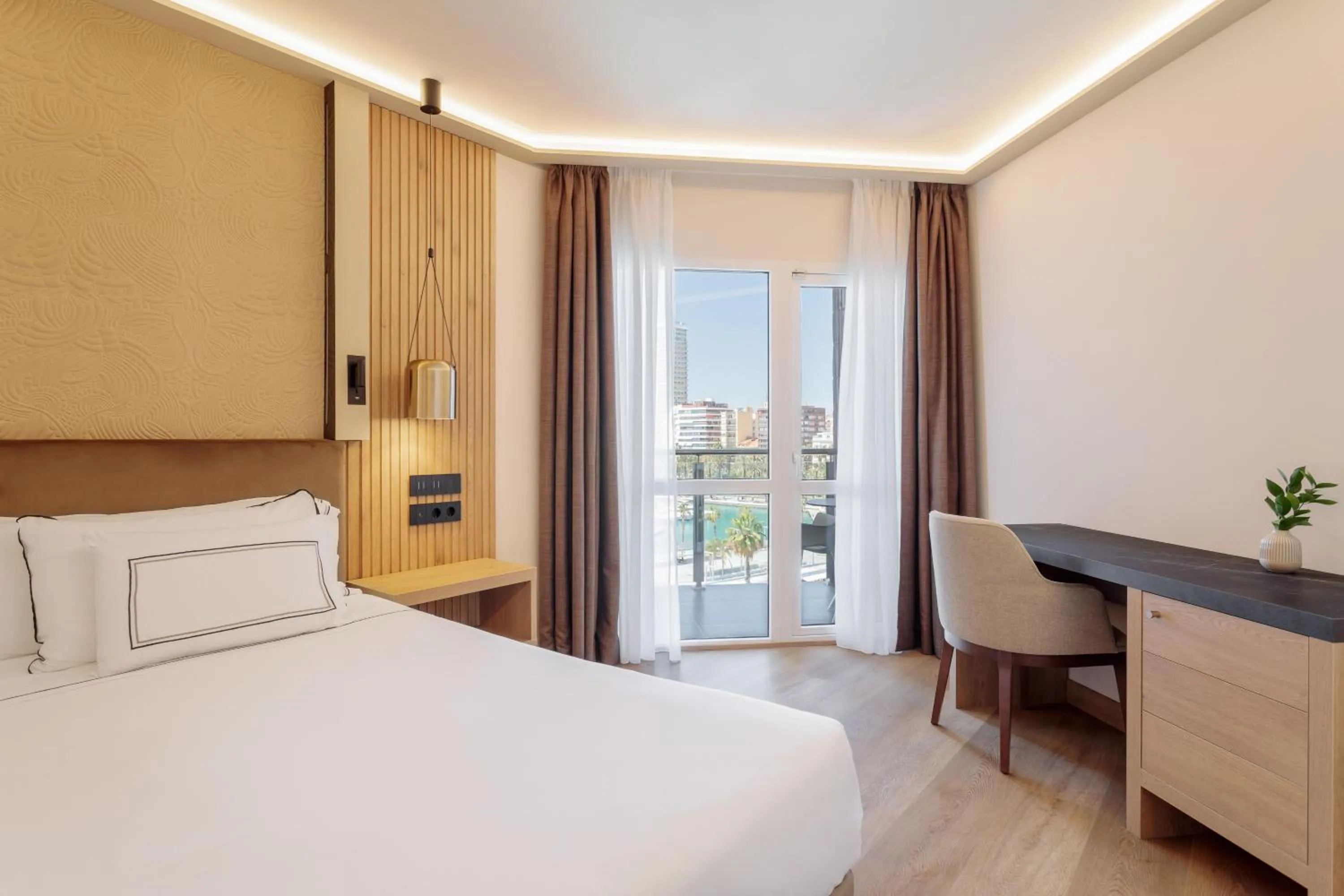 Bed in Melia Alicante