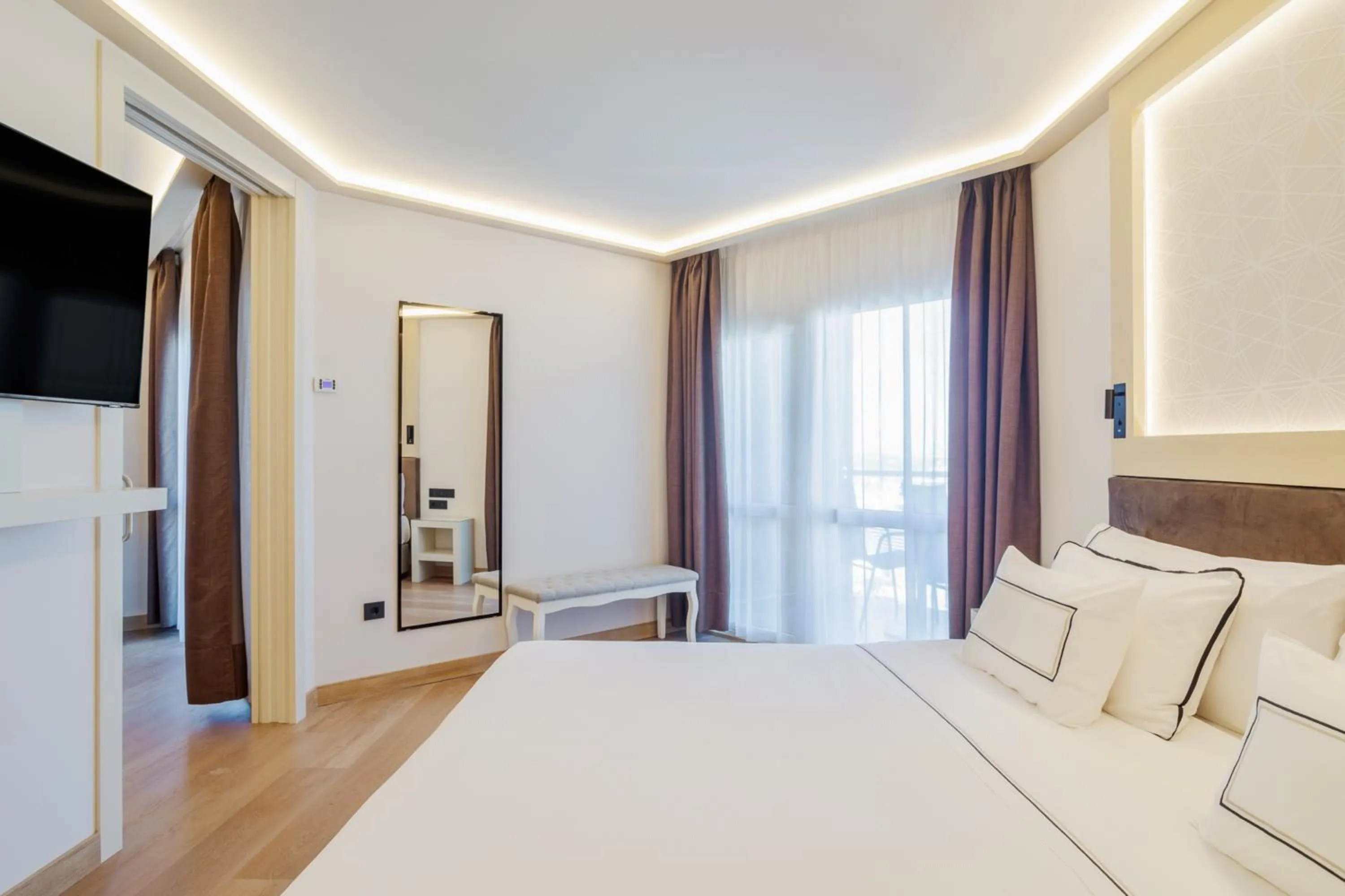 Bedroom, Bed in Melia Alicante