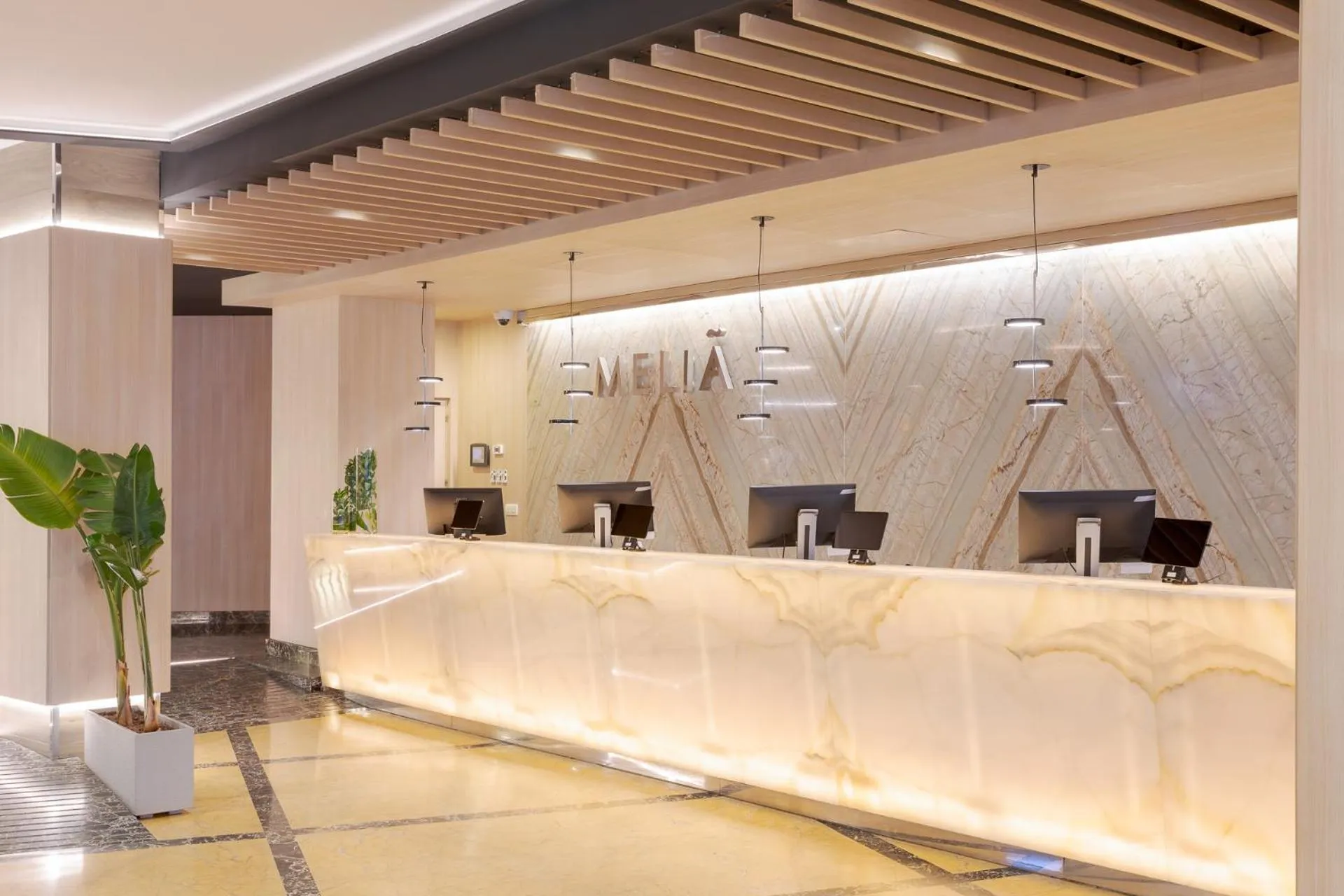 Property building in Melia Alicante