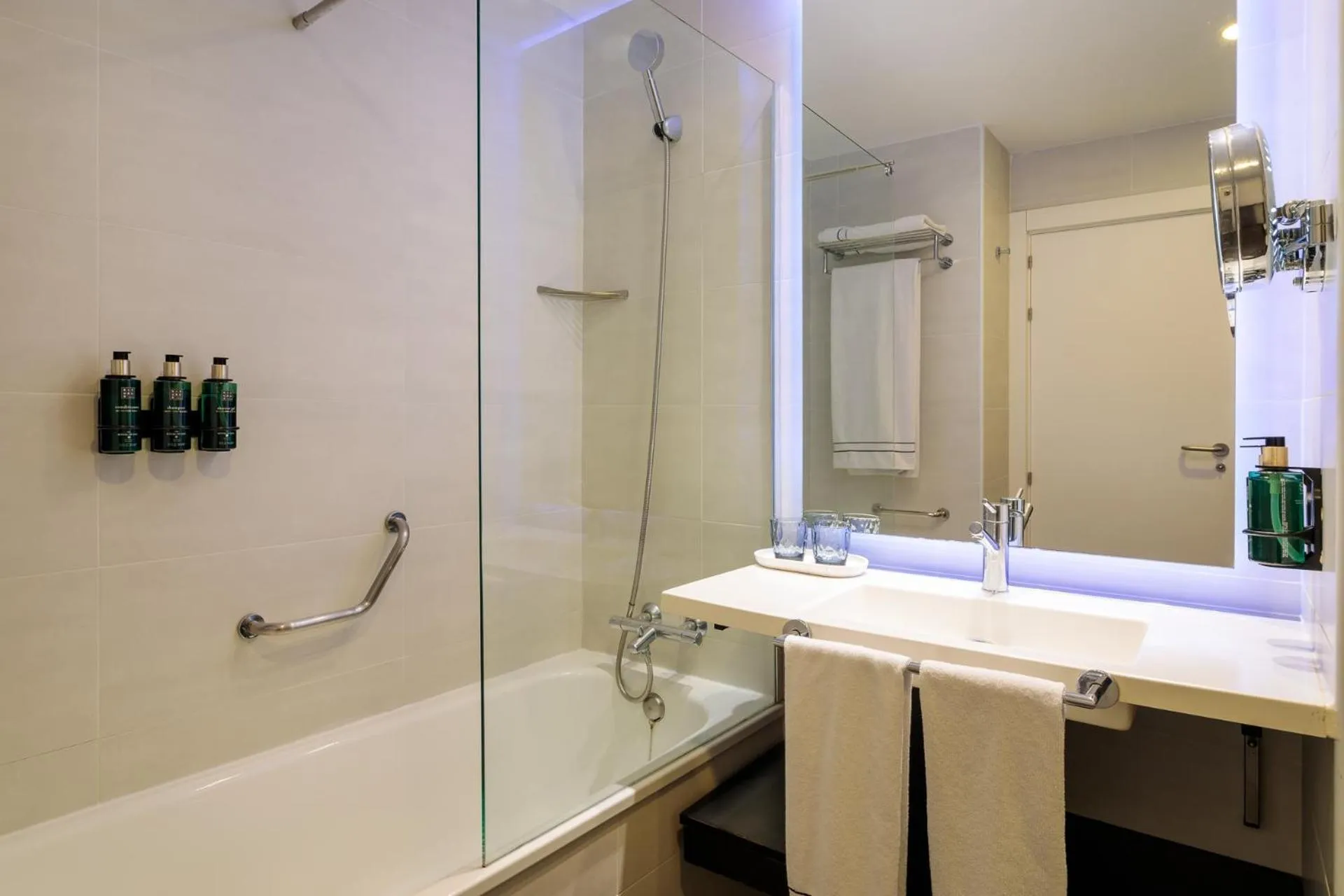 Bathroom in Melia Alicante