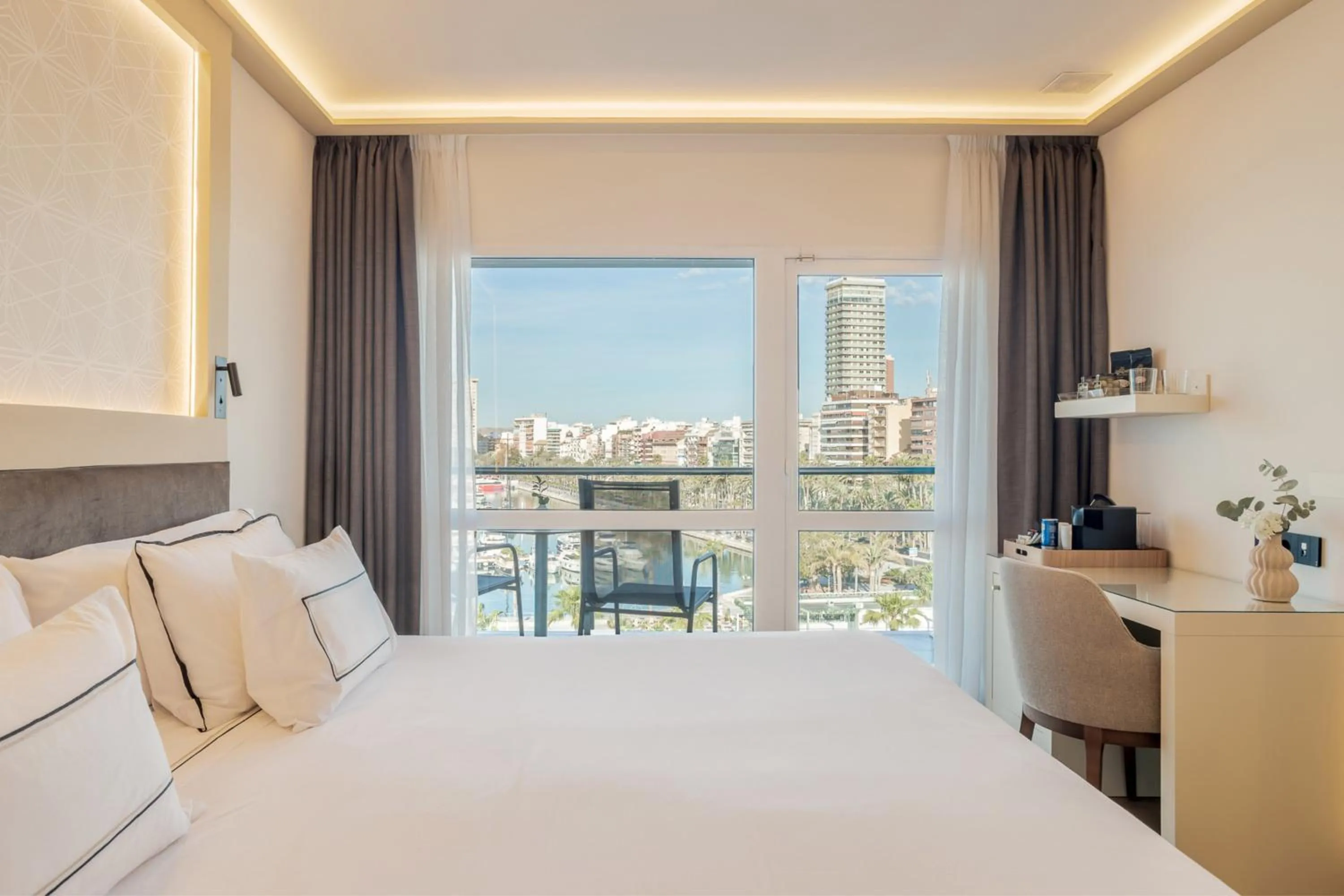 Bed in Melia Alicante
