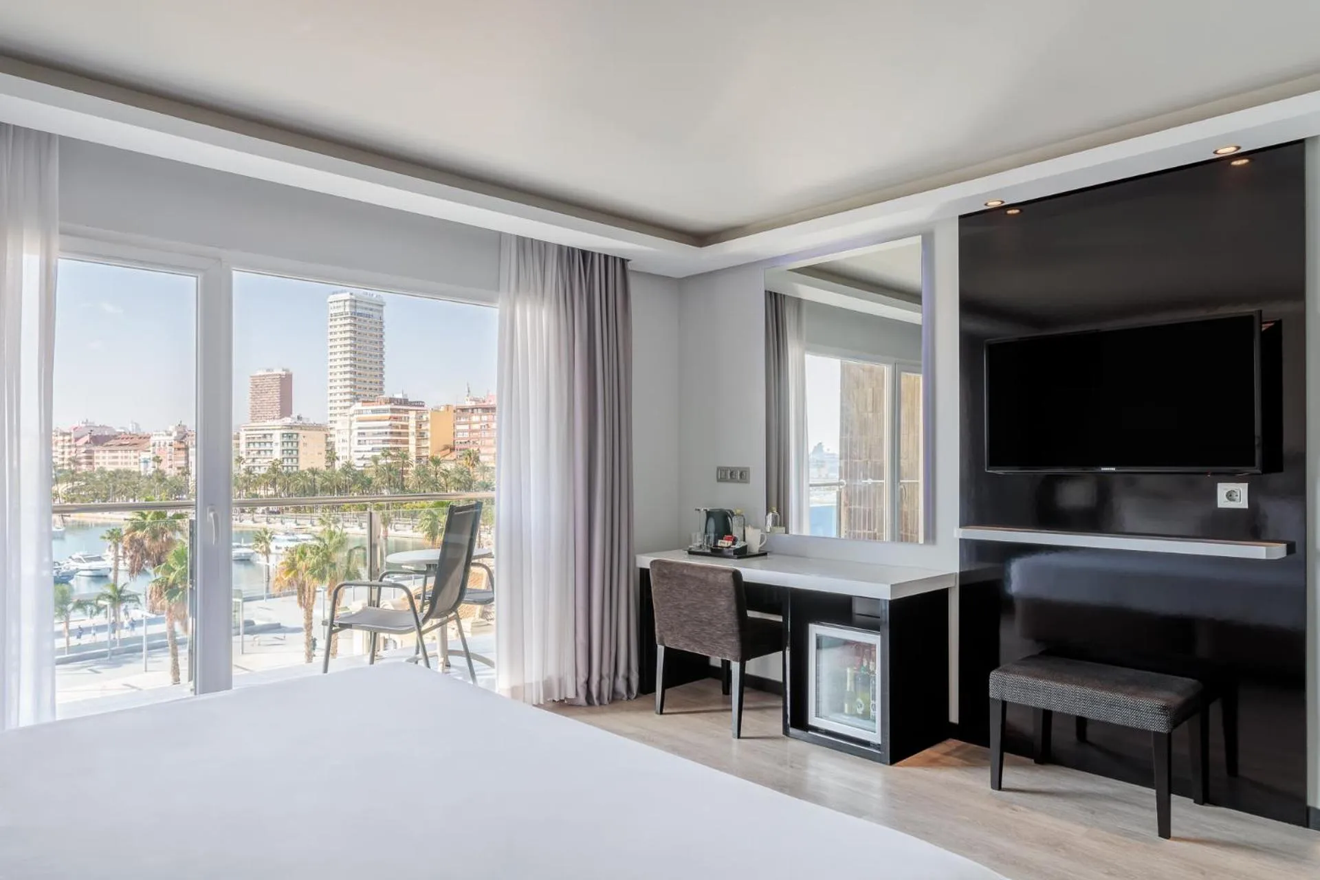 Balcony/Terrace, Bed in Melia Alicante