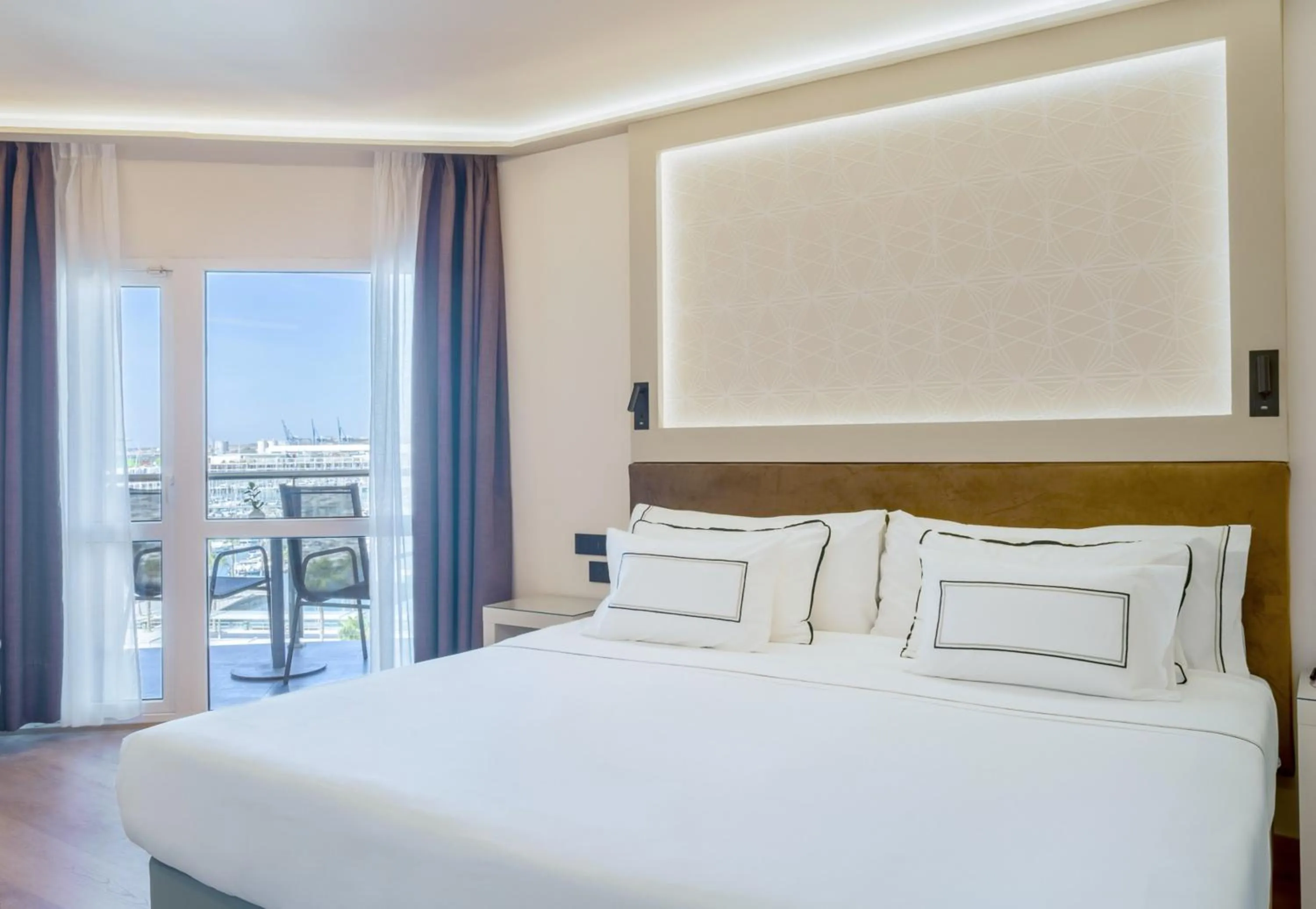 Bed in Melia Alicante