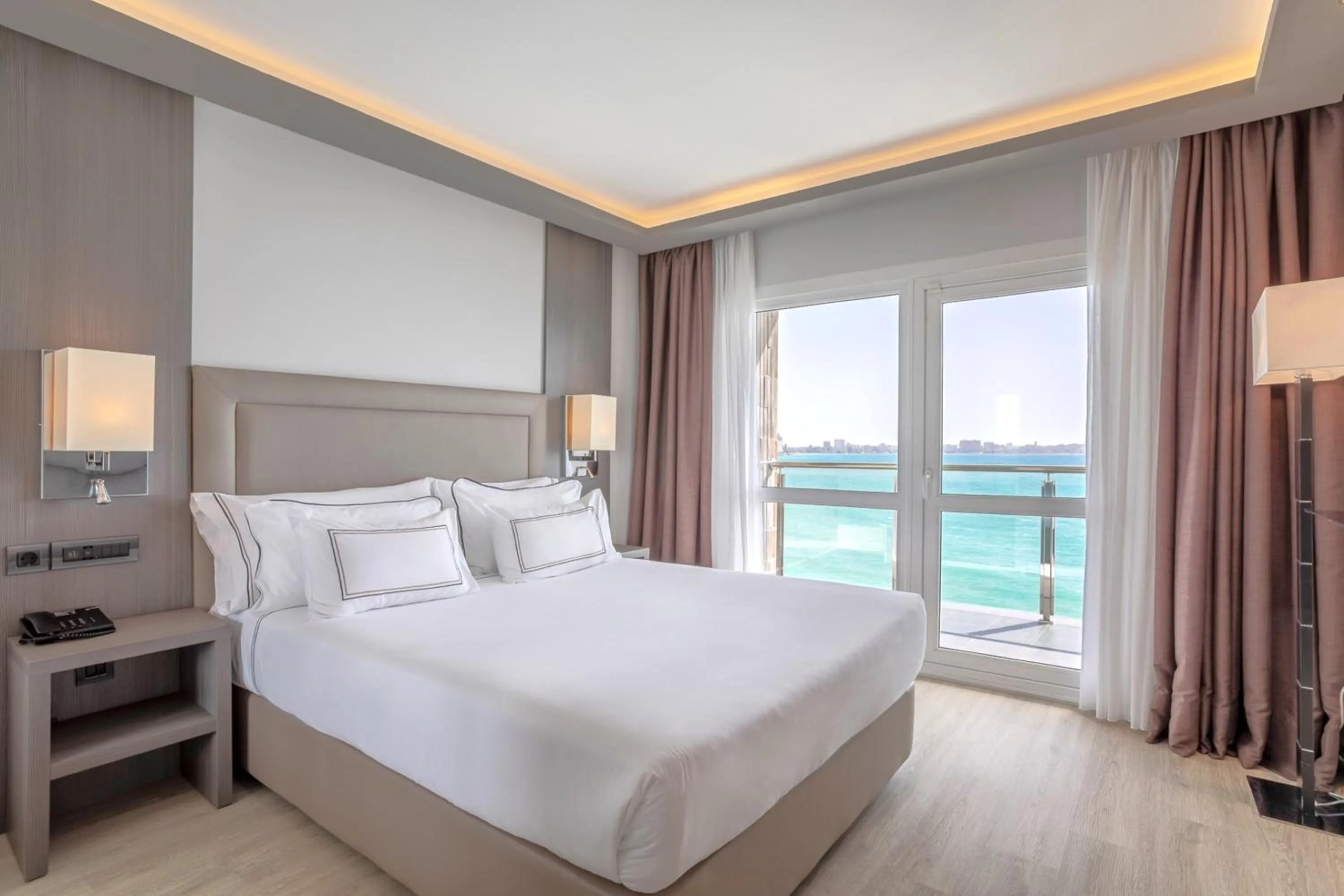 Bed in Melia Alicante