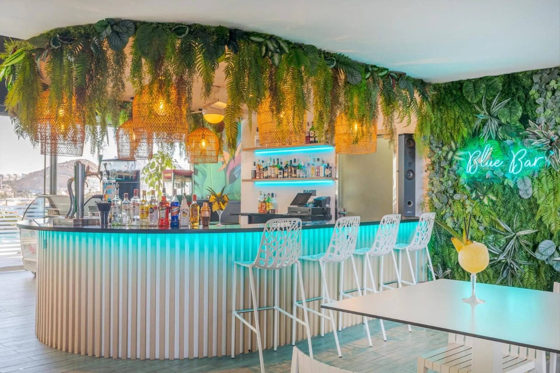 Restaurant/places to eat in Melia Alicante