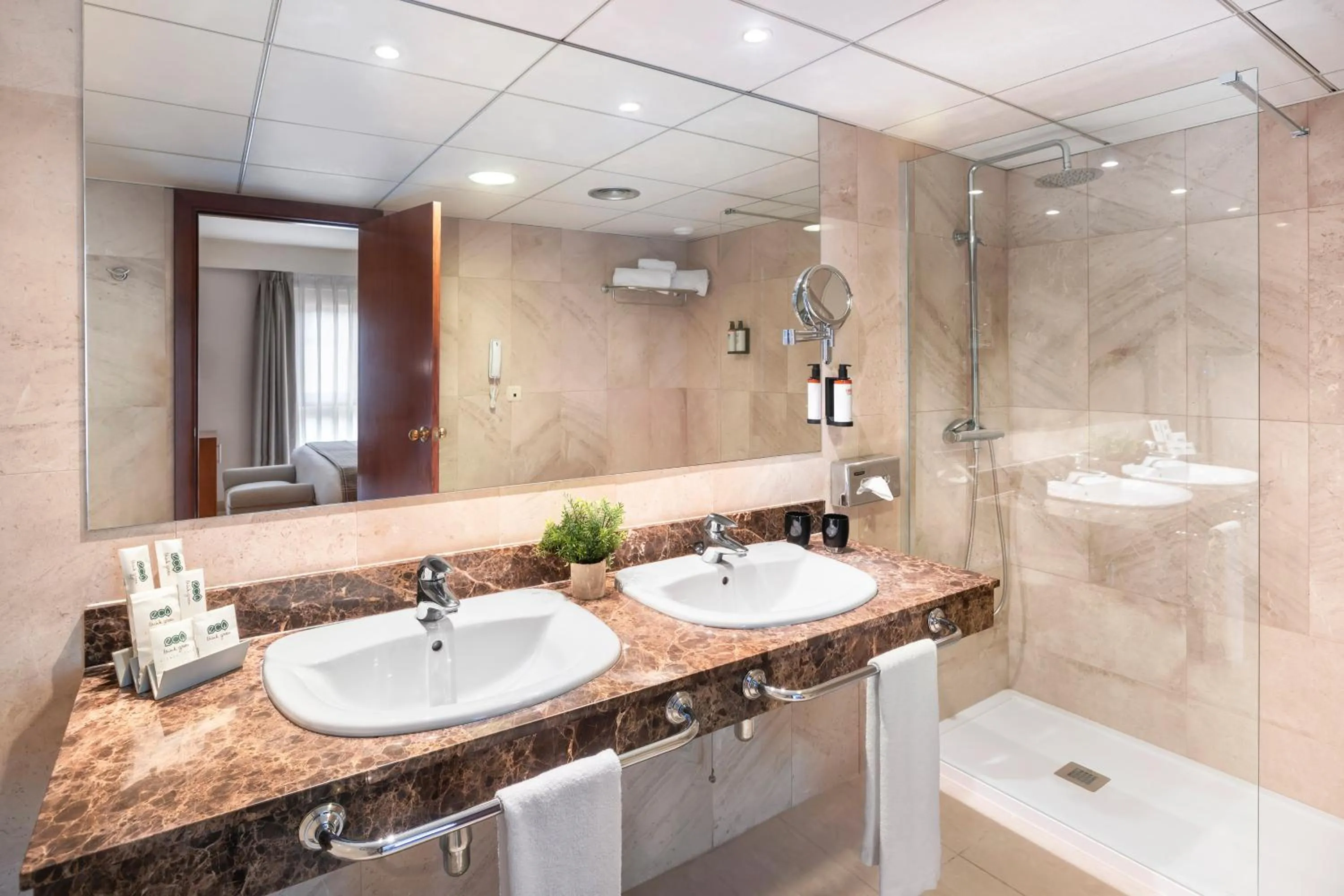 Bathroom in Hotel Vielha Val d'Aran, Affiliated by Meliá