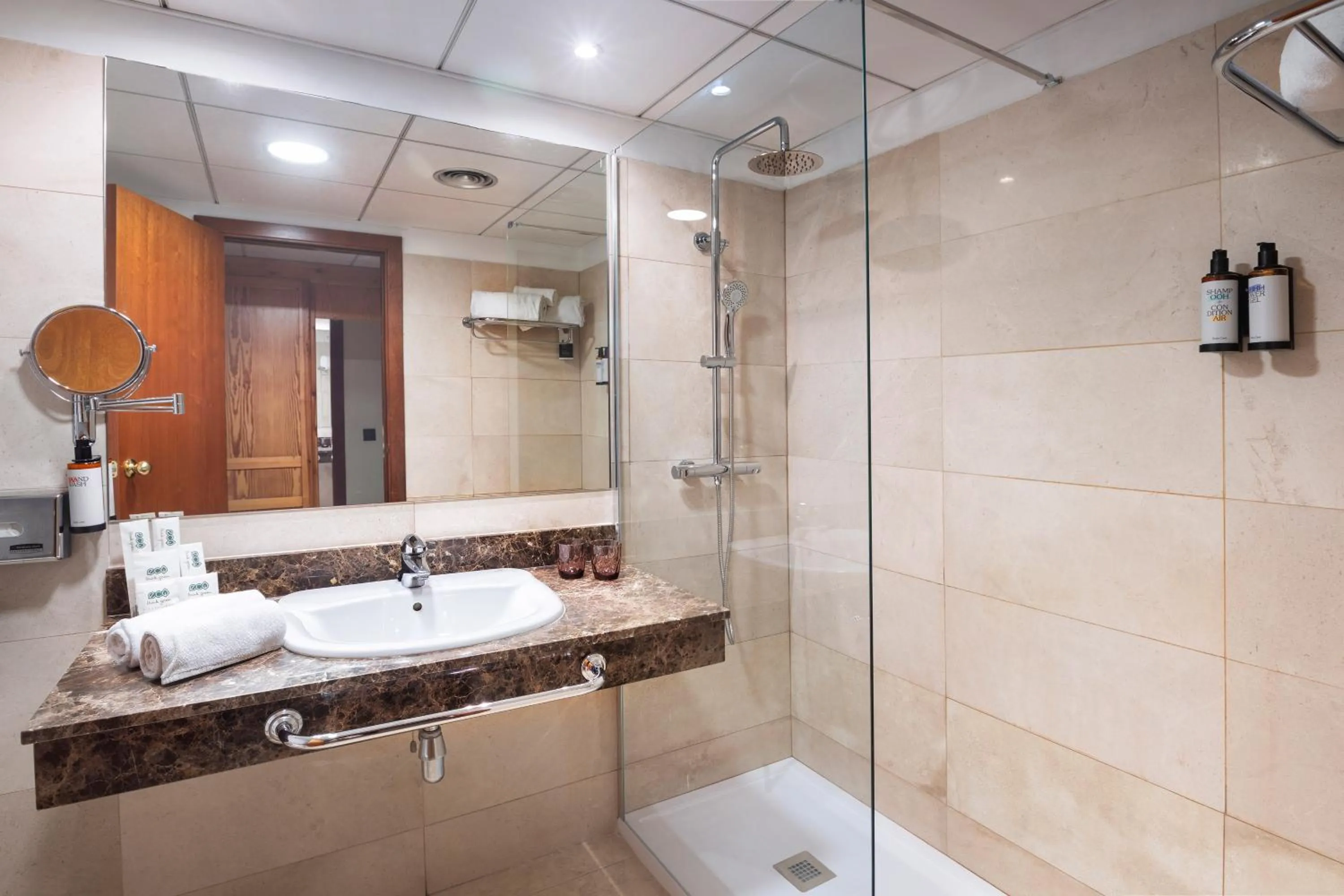 Bathroom in Hotel Vielha Val d'Aran, Affiliated by Meliá