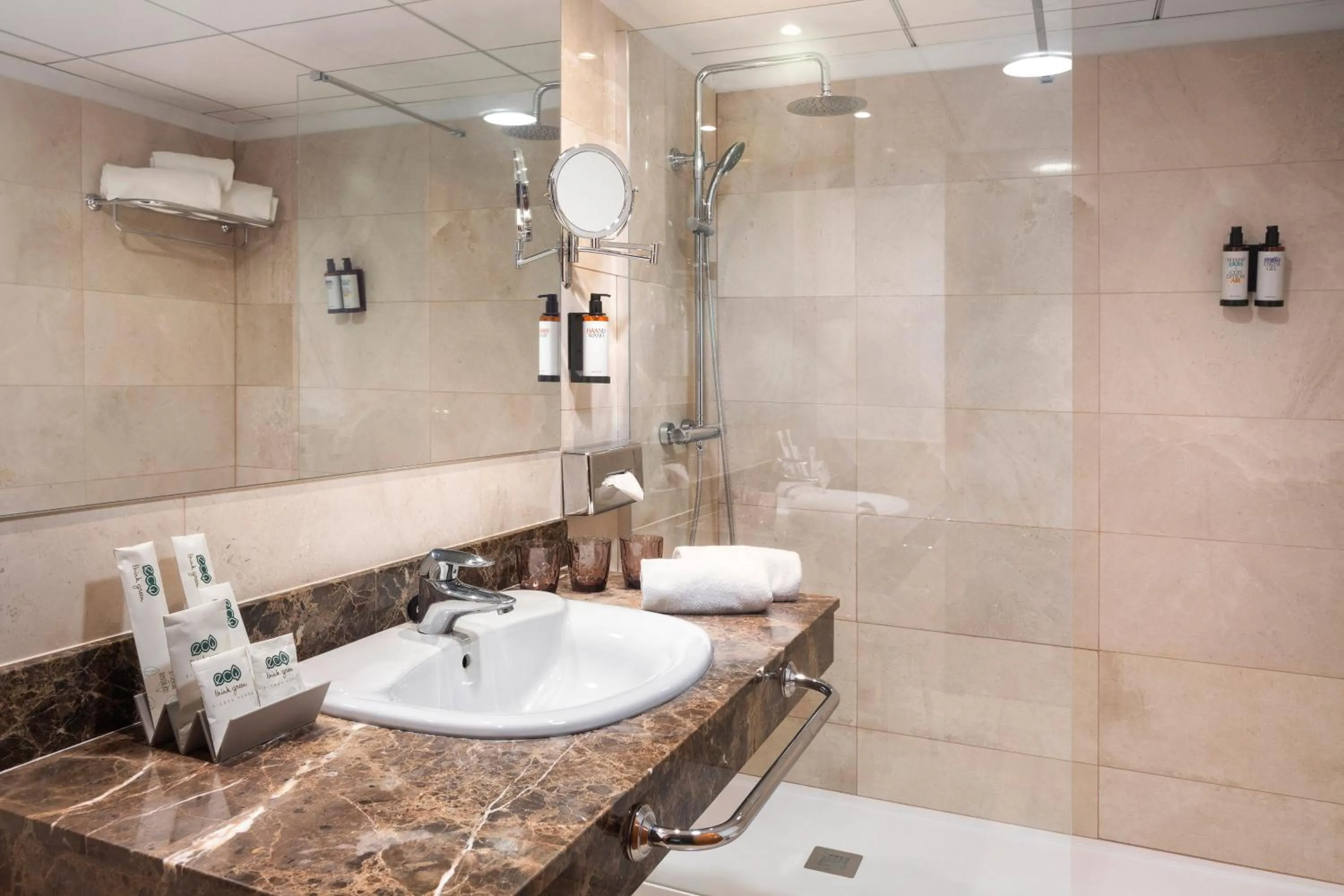 Bathroom in Hotel Vielha Val d'Aran, Affiliated by Meliá