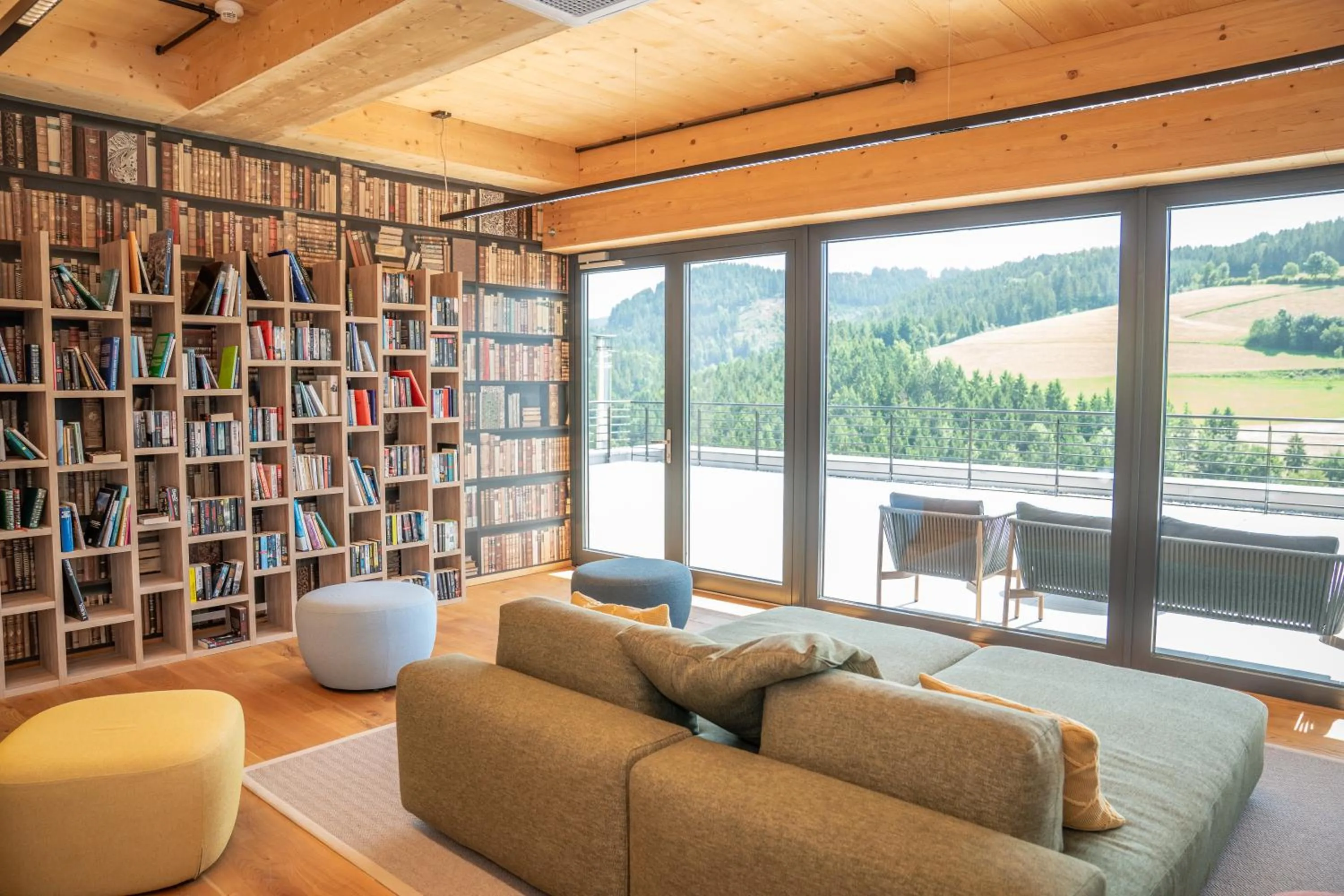 Library in Königswieser Hof