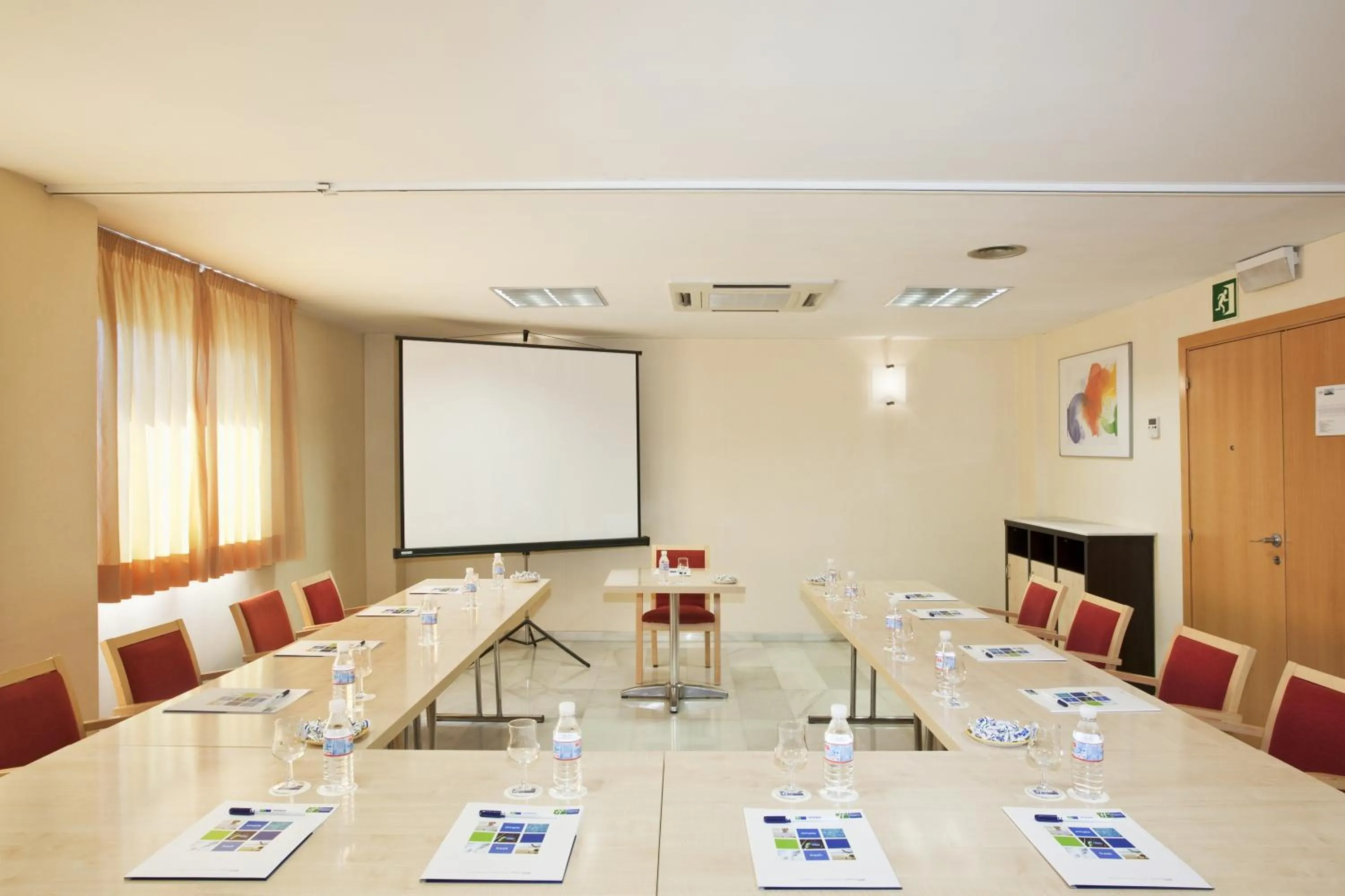 Meeting/conference room in Hotel Holiday Inn Express Madrid-Rivas by IHG