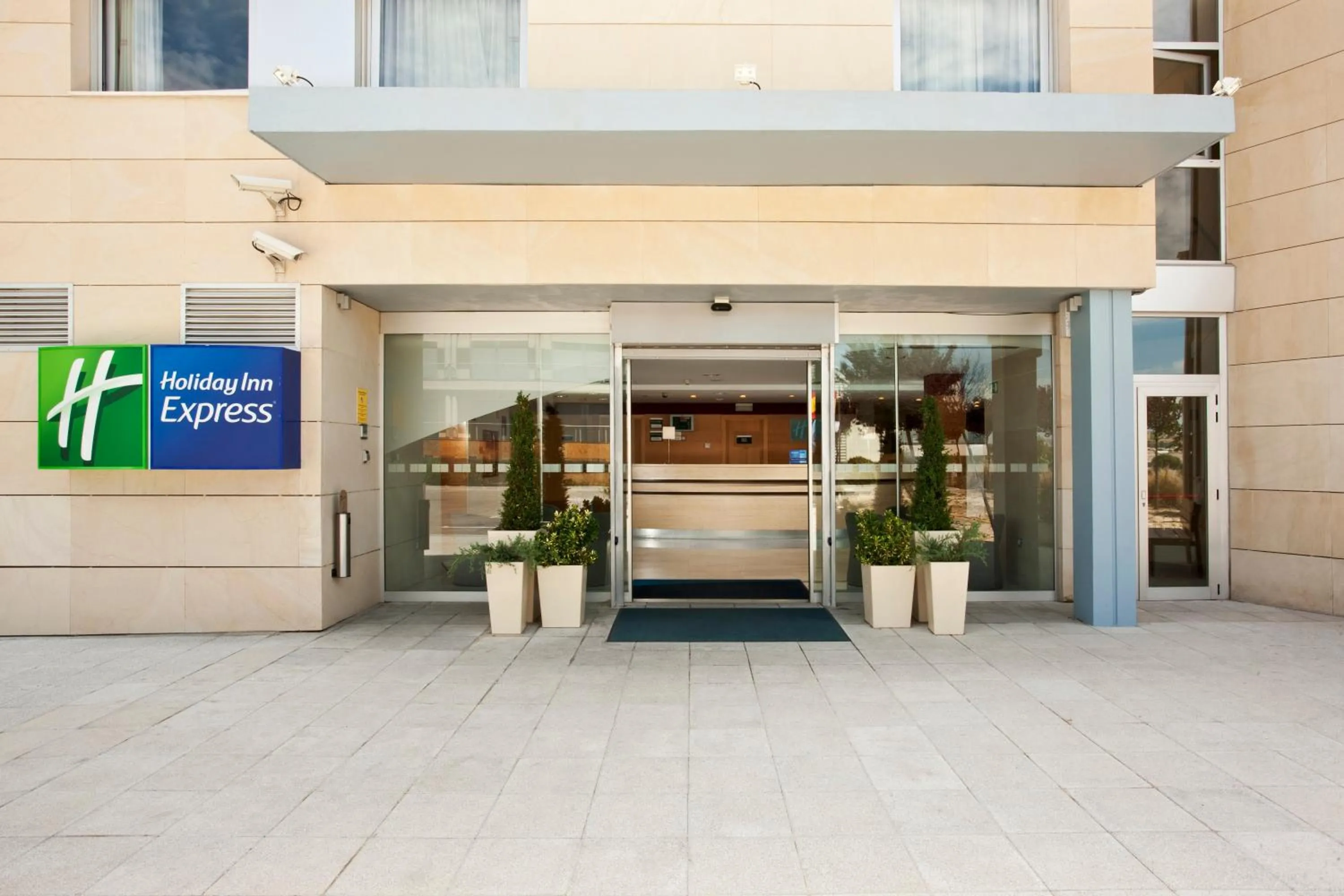 Facade/entrance in Hotel Holiday Inn Express Madrid-Rivas by IHG