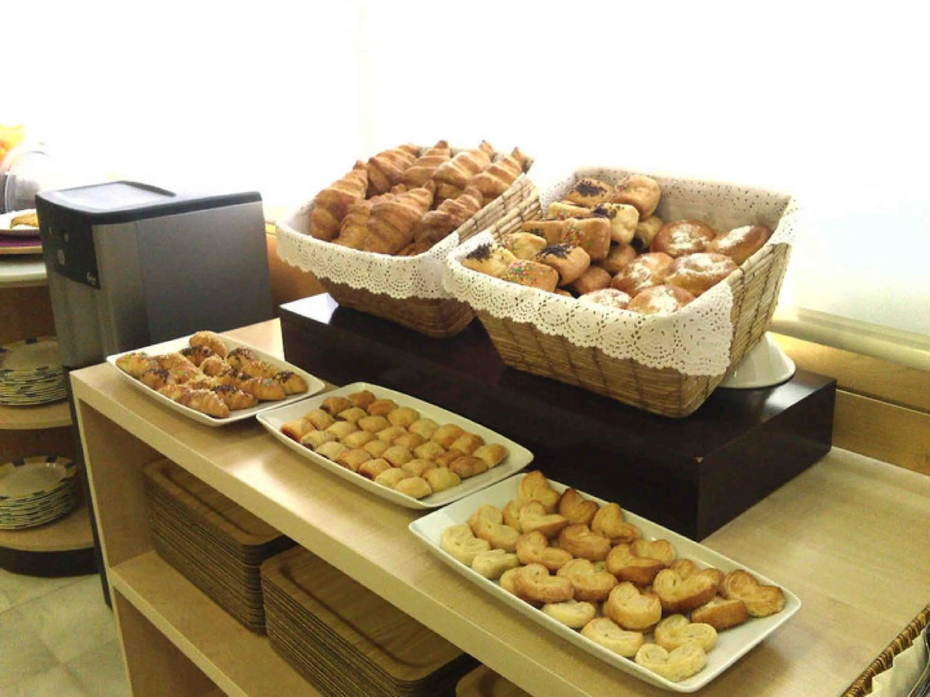 Buffet breakfast in Holiday Inn Express Alcobendas by IHG