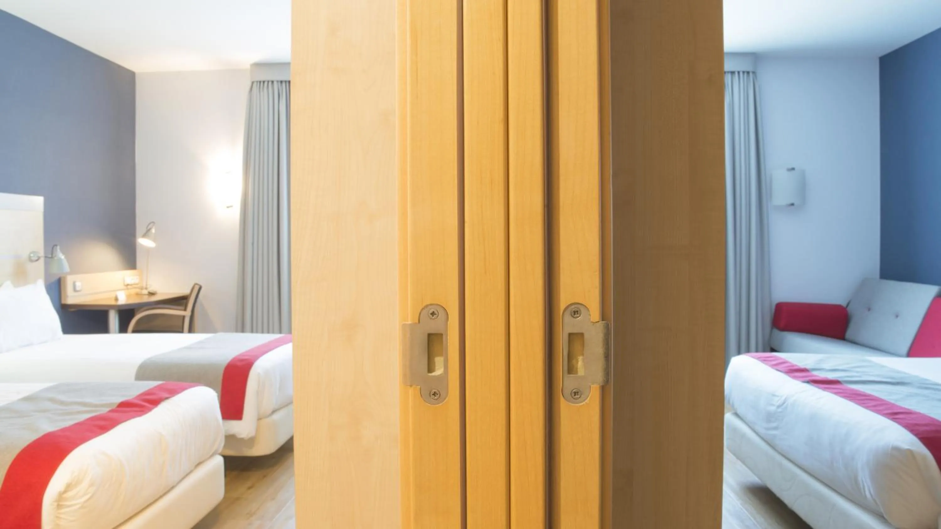 Bed in Holiday Inn Express Alcobendas by IHG