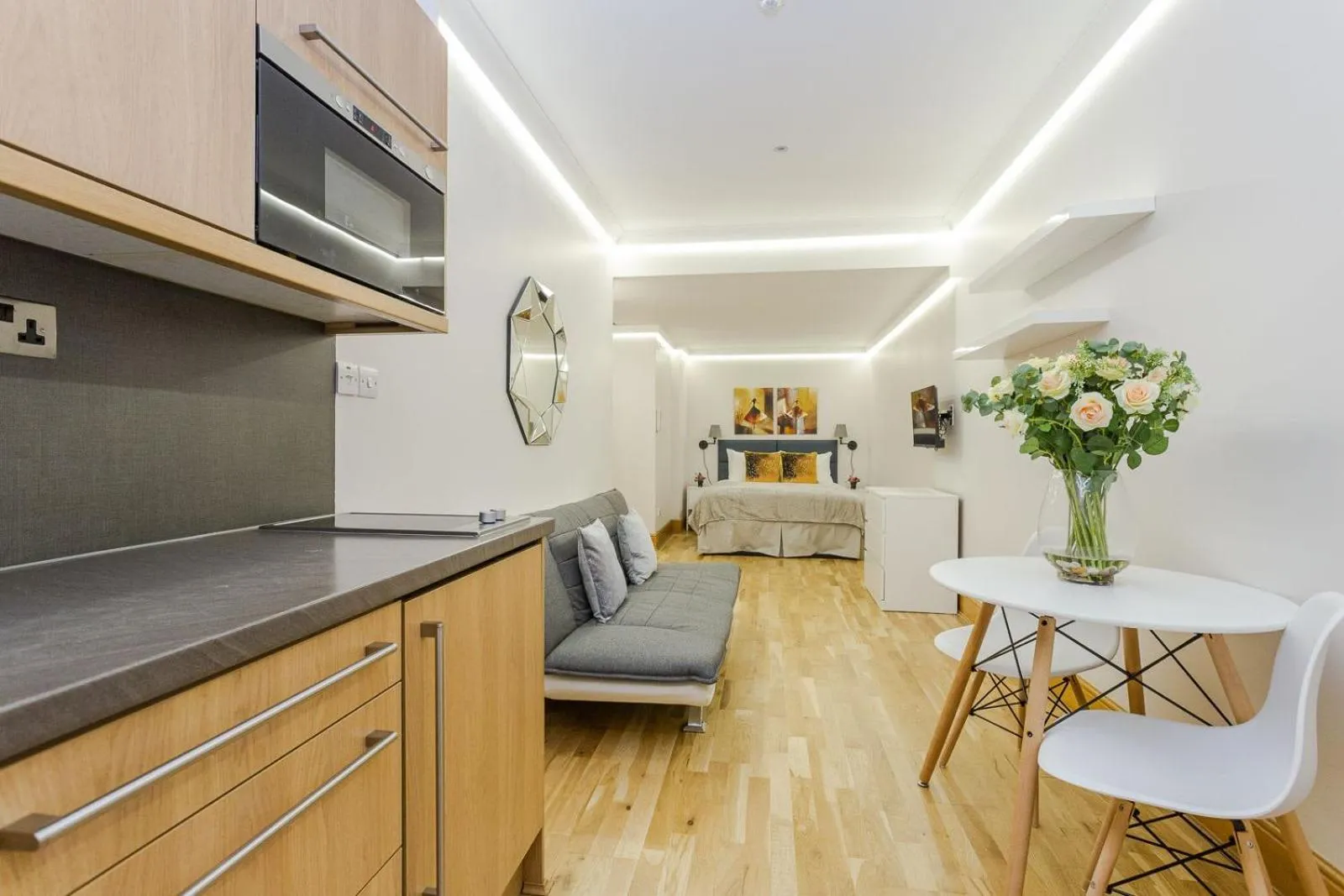 Photo of the whole room in Cleveland Residences Russell Square