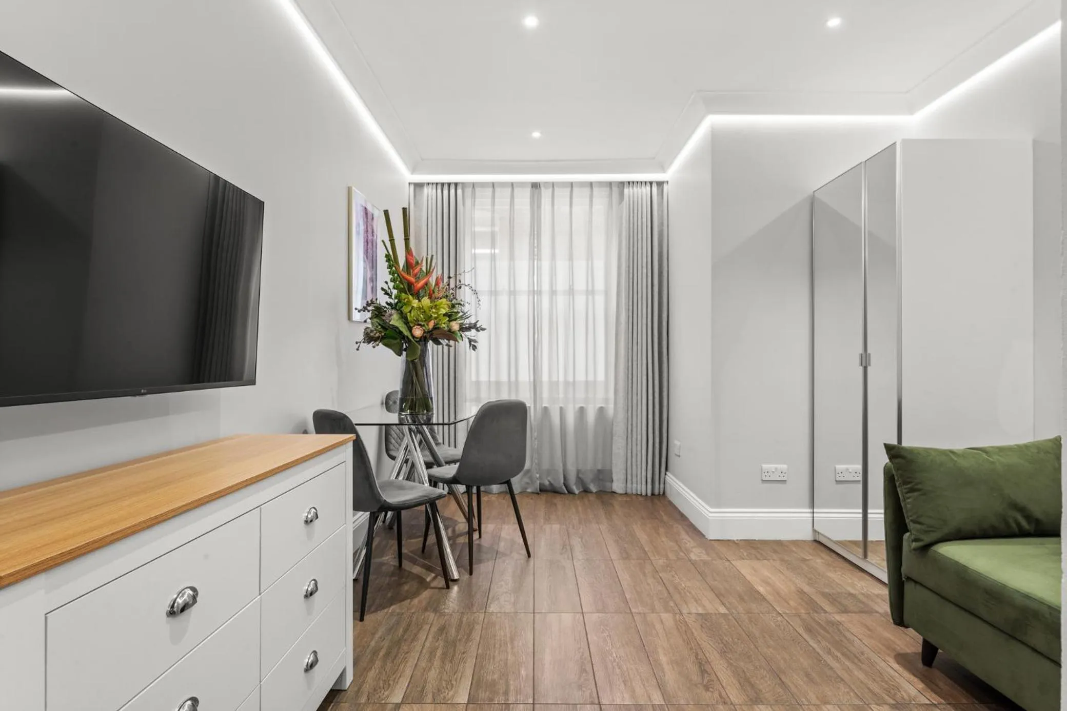 TV and multimedia in Cleveland Residences Russell Square