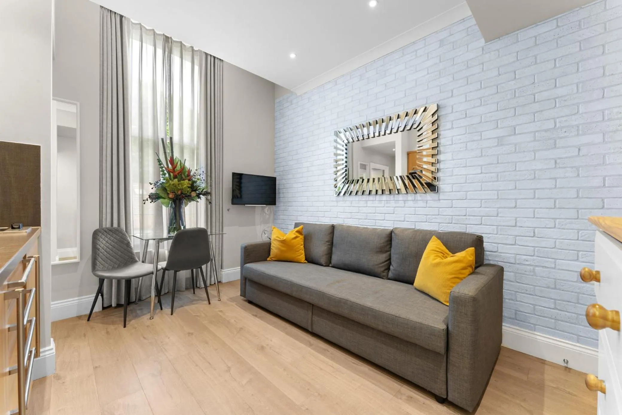 TV and multimedia in Cleveland Residences Russell Square