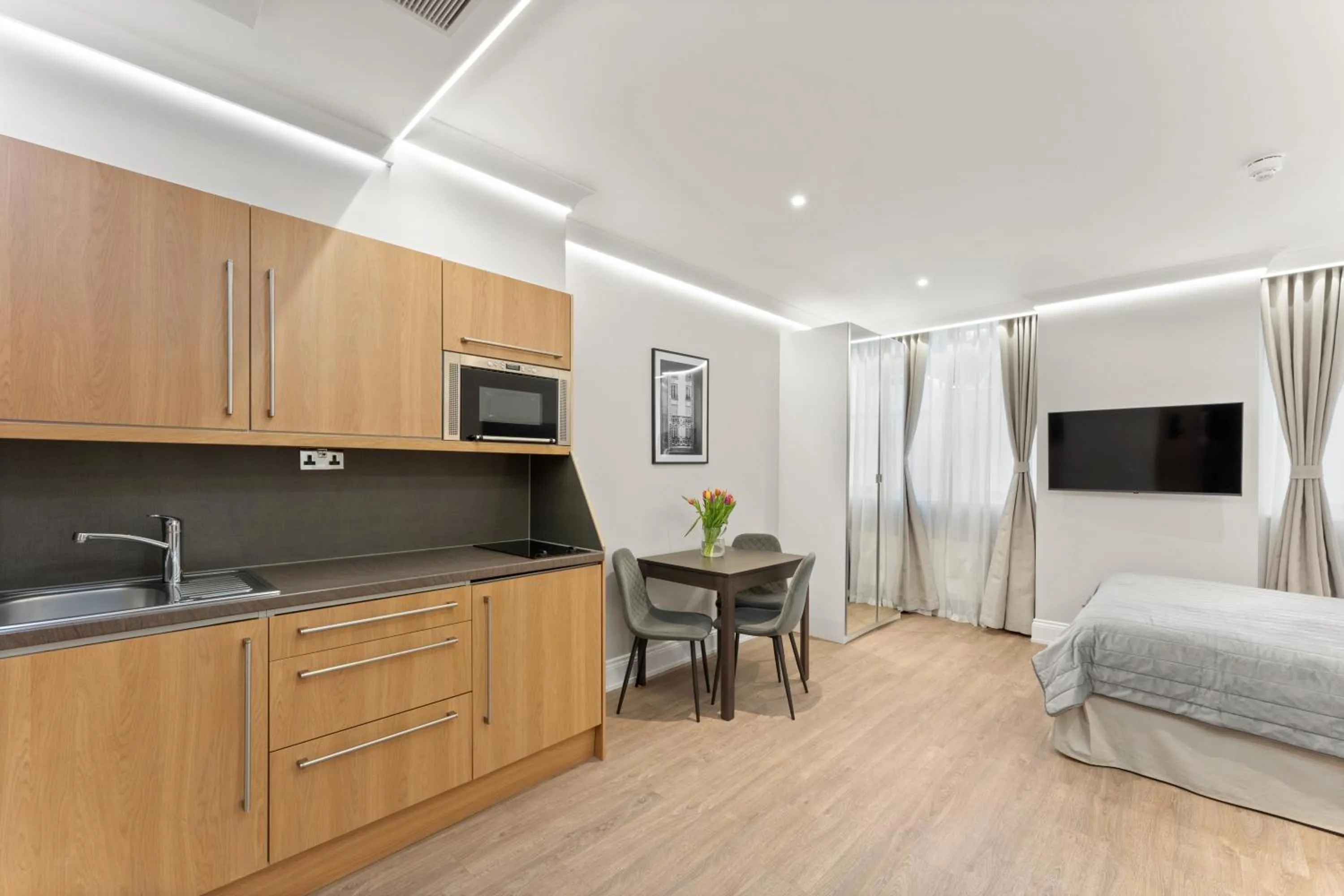 Photo of the whole room in Cleveland Residences Russell Square