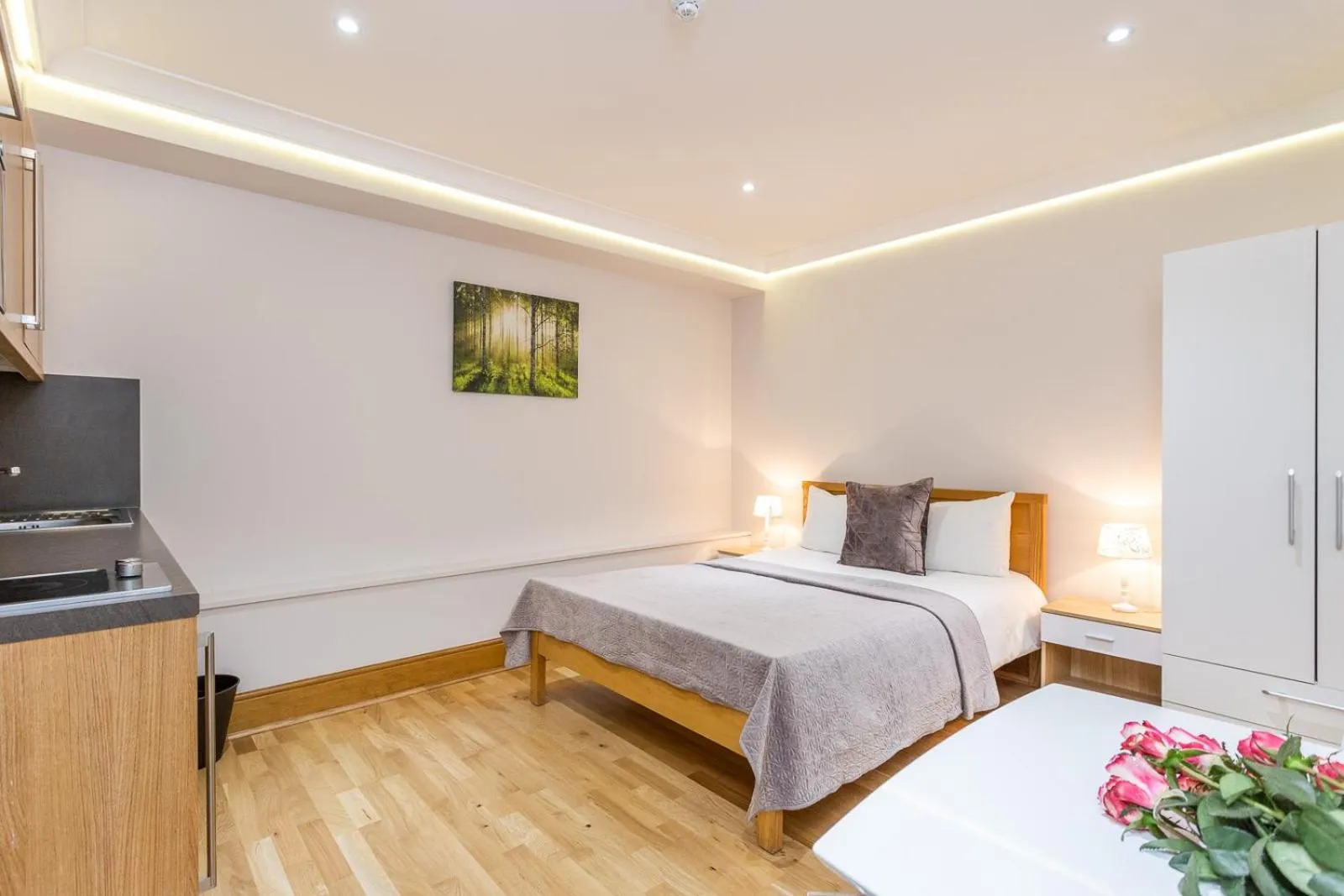 Property building, Bed in Cleveland Residences Russell Square