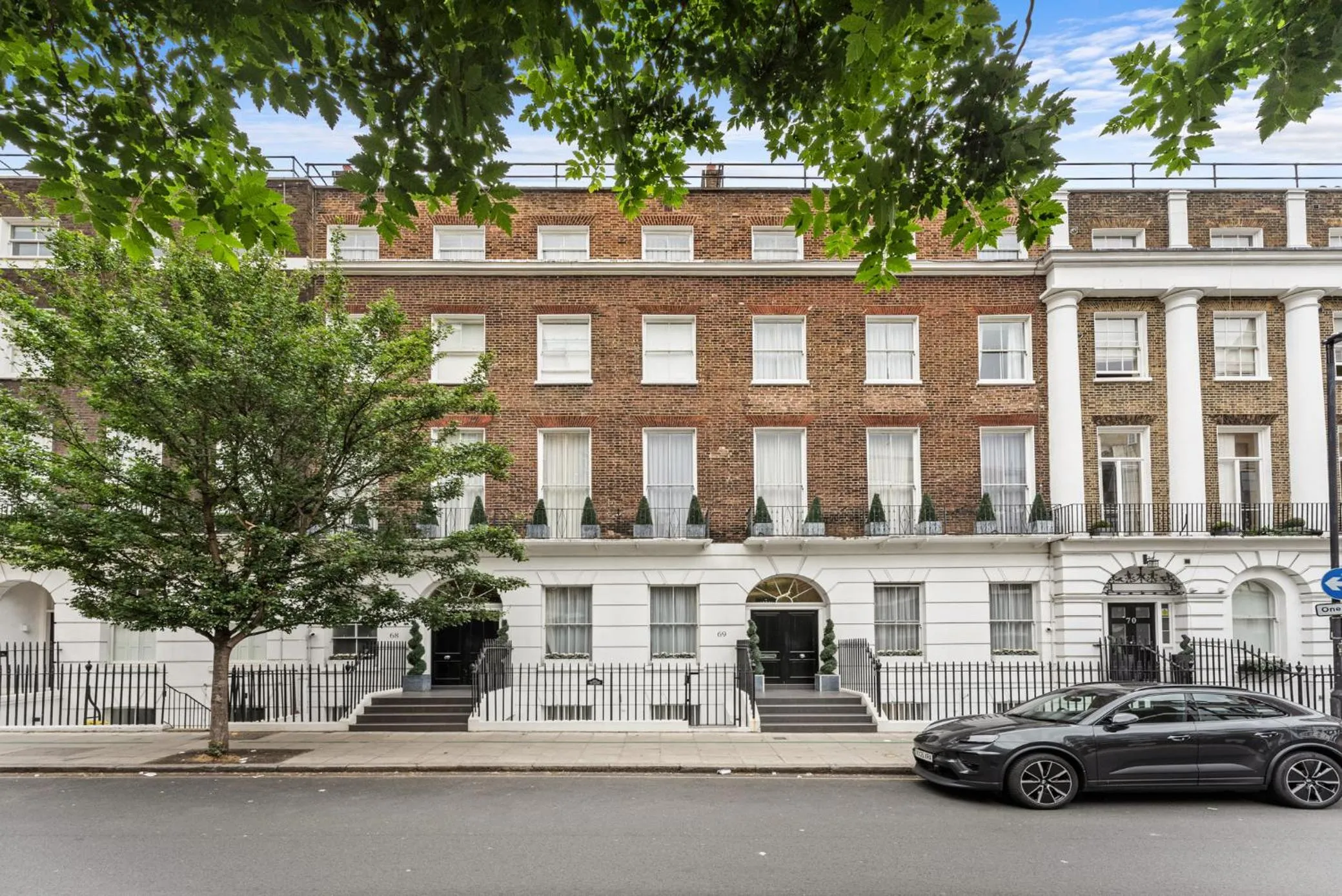 Property building in Cleveland Residences Russell Square