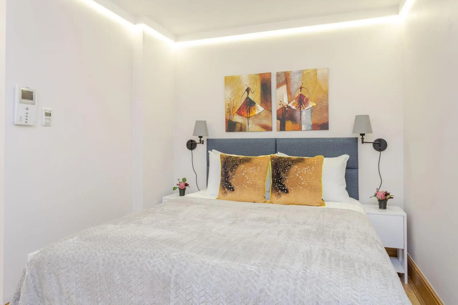 Photo of the whole room, Bed in Cleveland Residences Russell Square