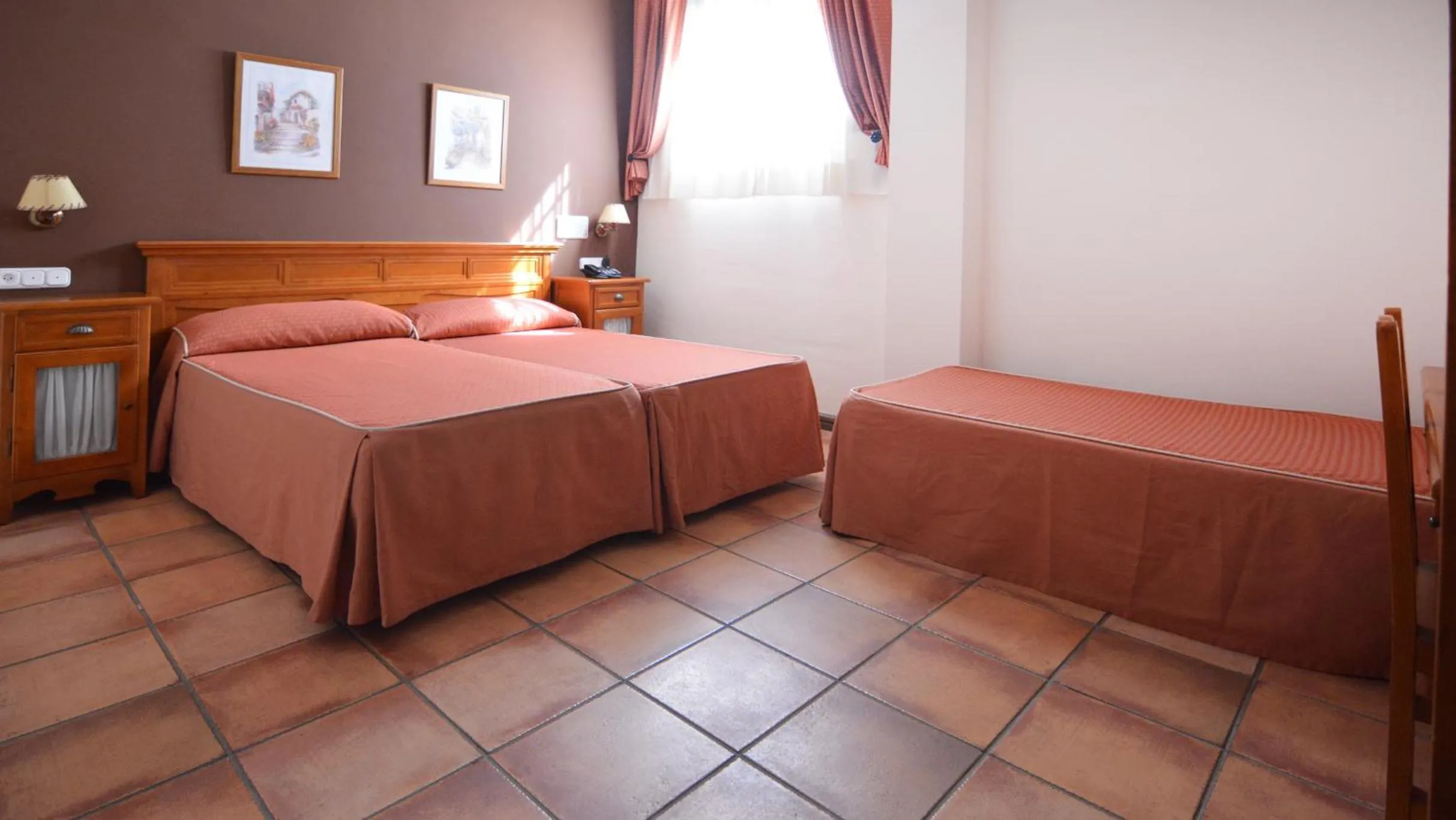 Photo of the whole room in La Posada del Conde