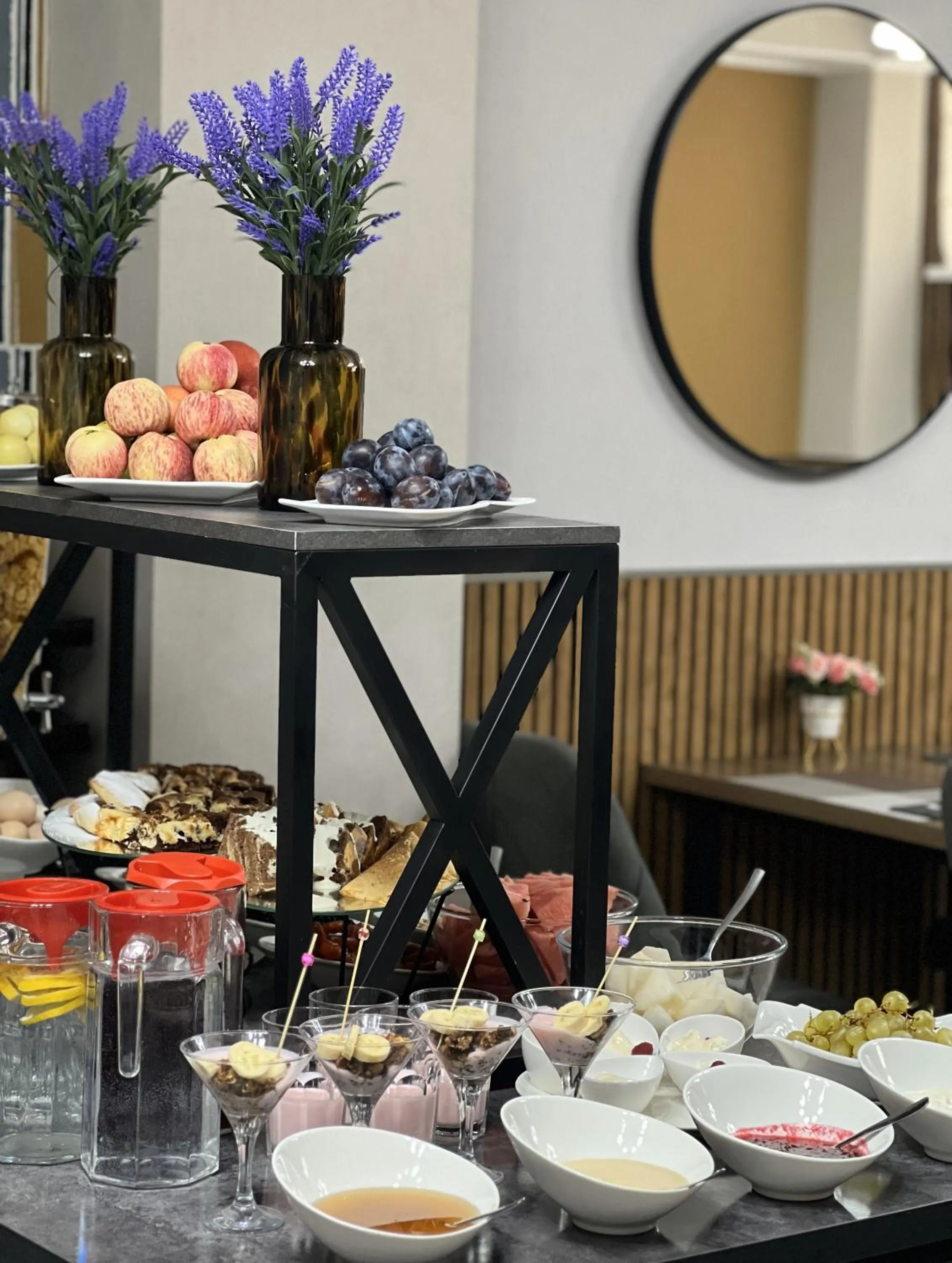 Restaurant/places to eat in Urban Hotel