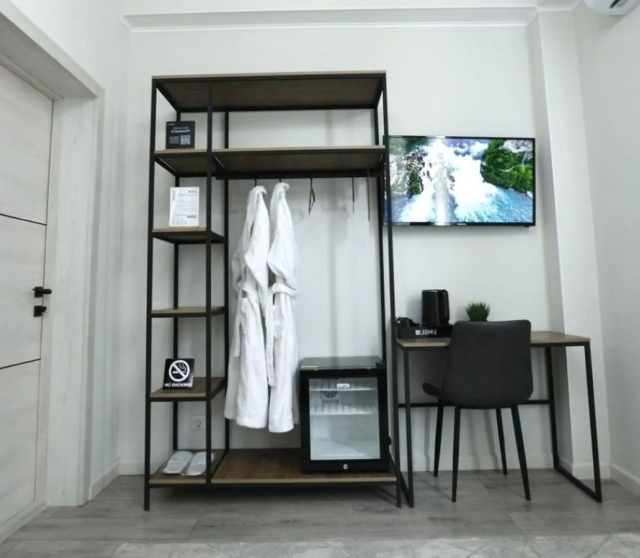 TV and multimedia, Bed in Urban Hotel