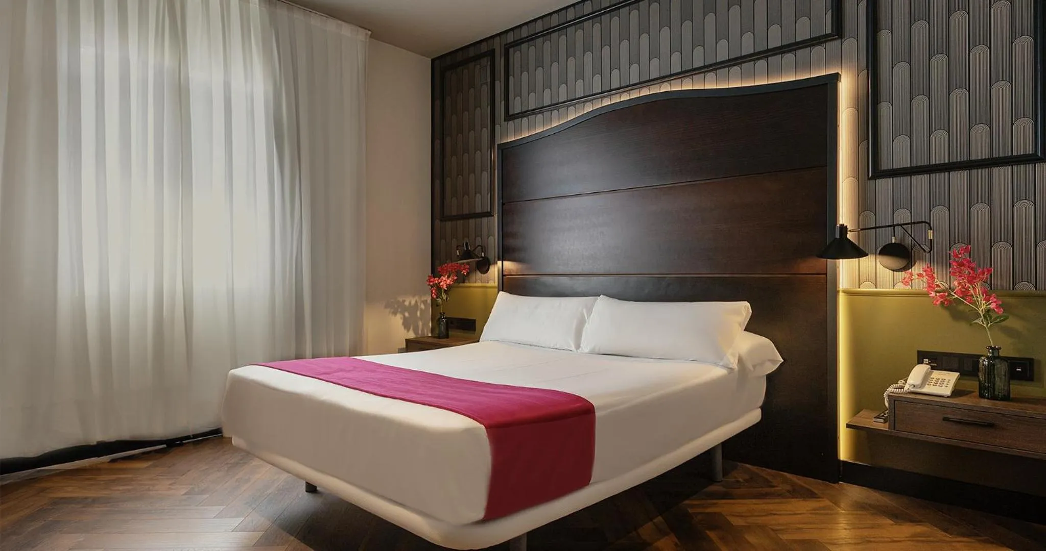 Photo of the whole room, Bed in Vértice Sevilla Aljarafe