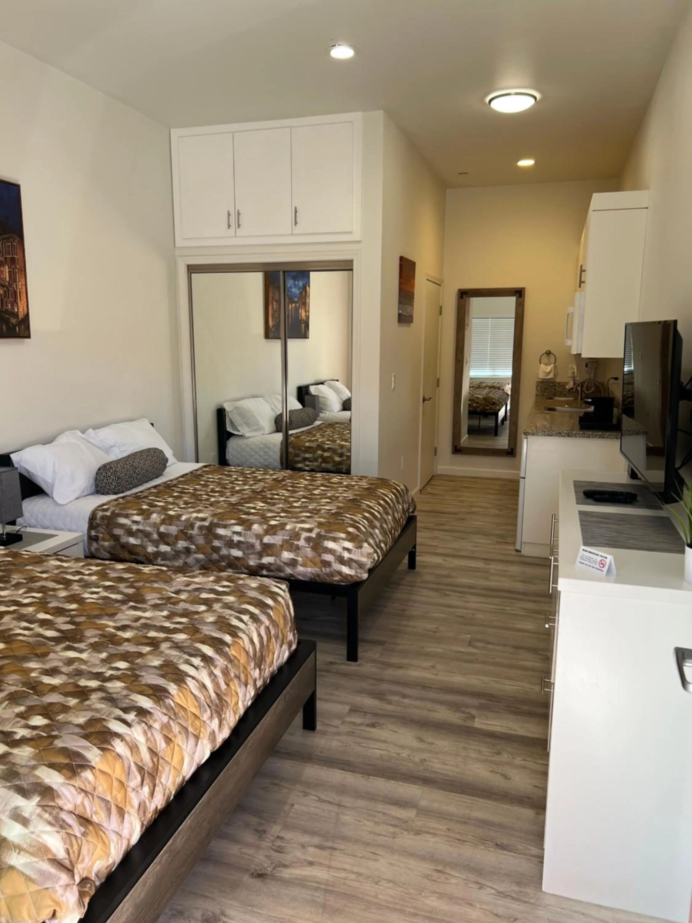 Bed in Villa Alamari Inn and Suites