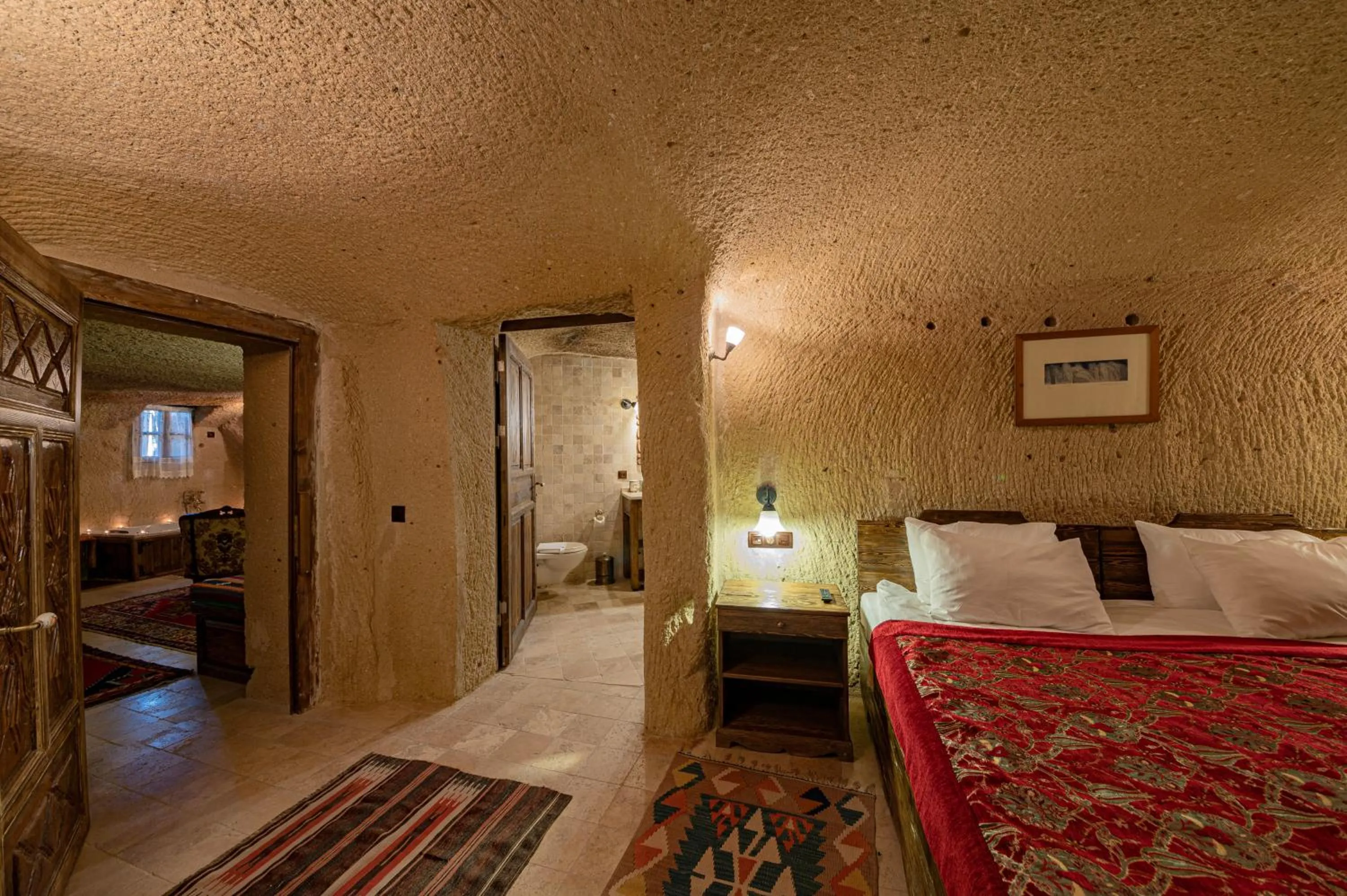 Bedroom, Bed in Shiraz Cave Cappadocia