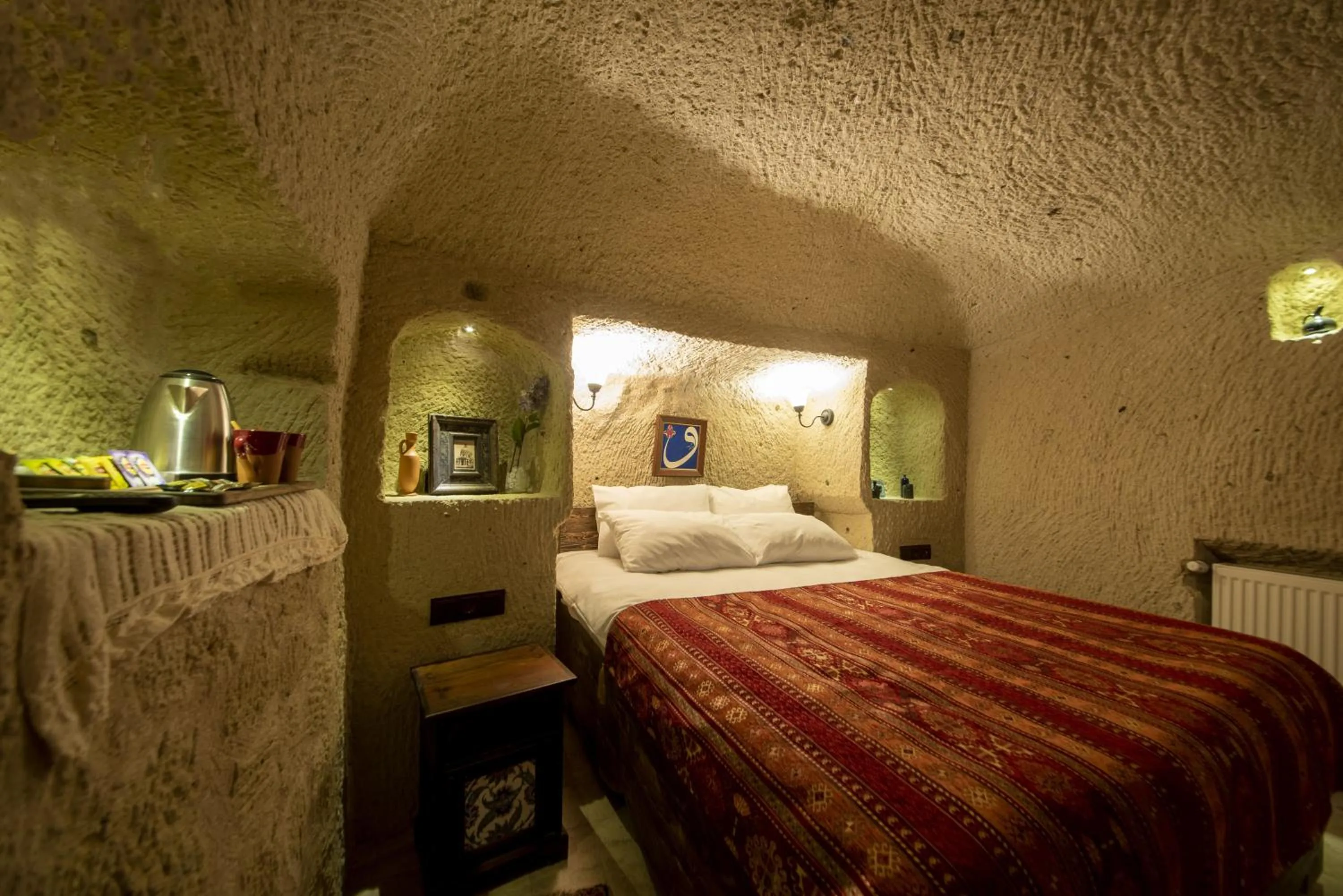 Bedroom, Bed in Shiraz Cave Cappadocia