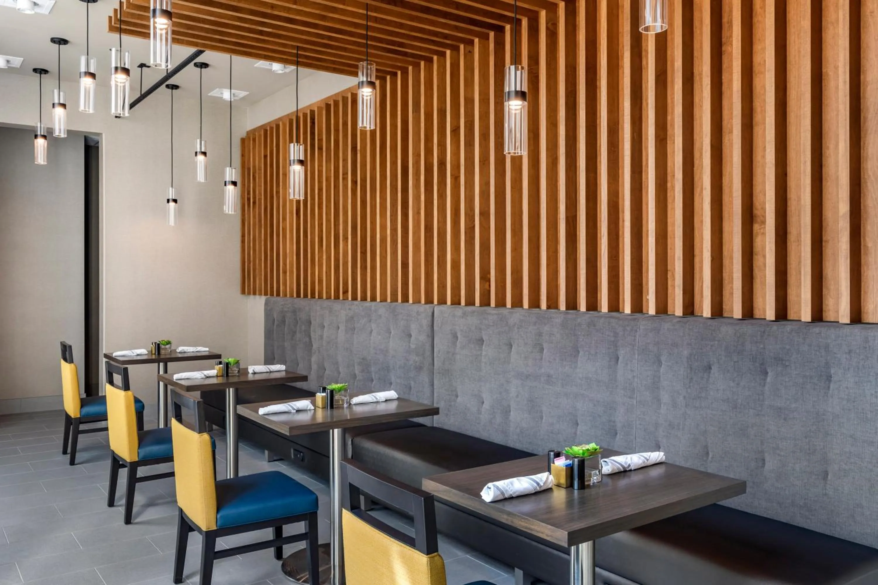 Restaurant/places to eat in Cambria Hotel Savannah Downtown Historic District